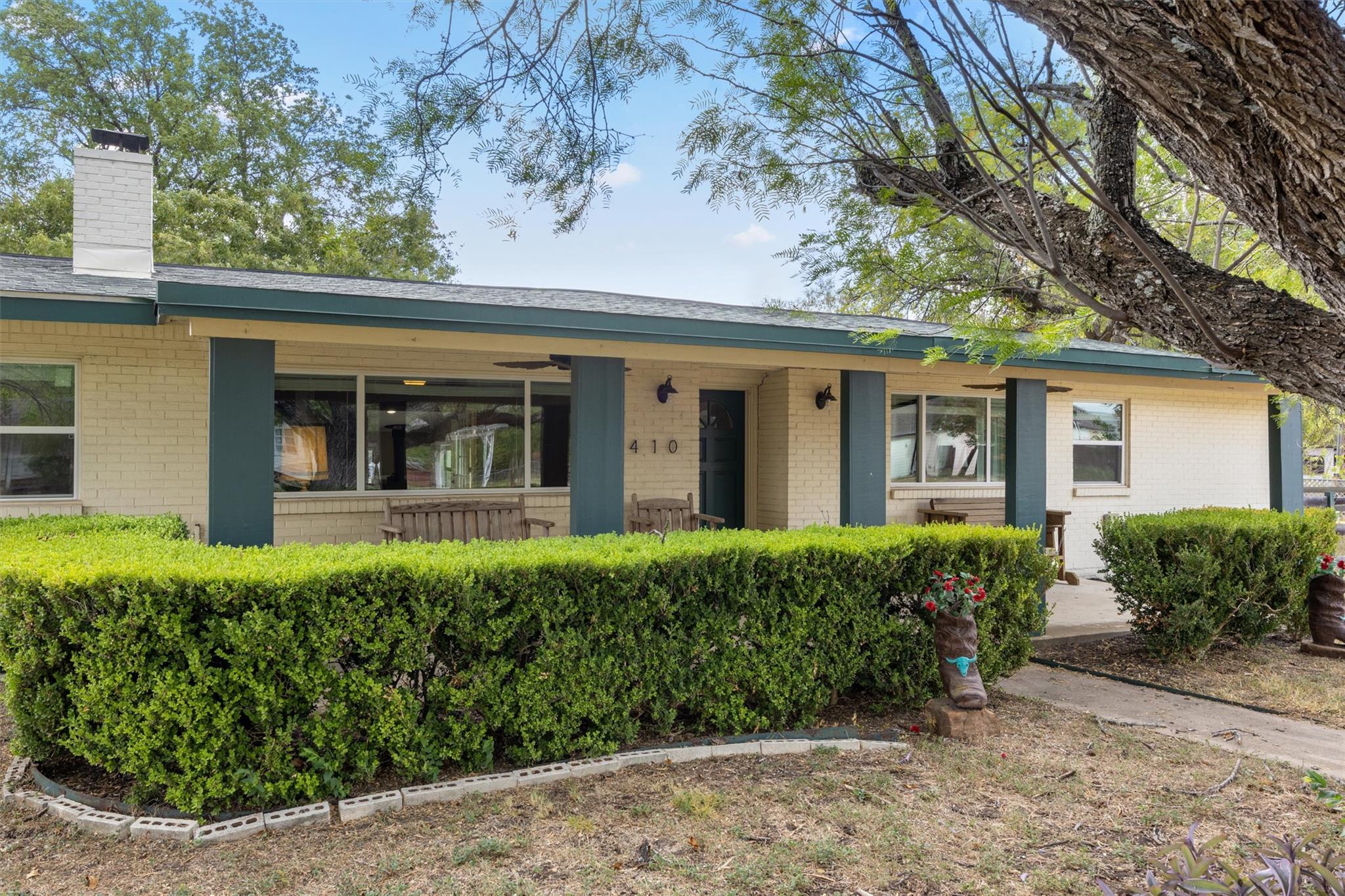 Listing photo 1 of 410 N Burnet St