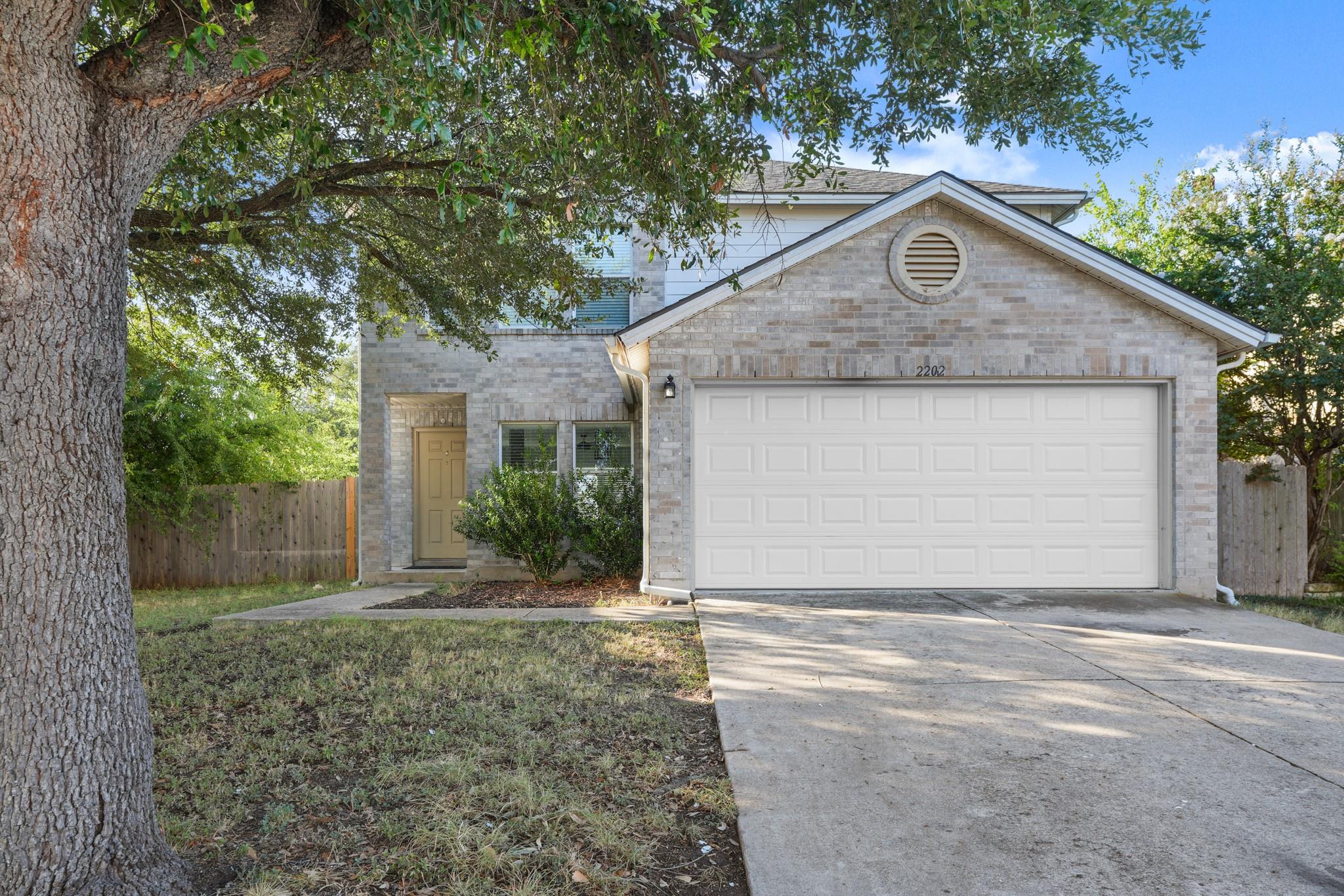 Listing photo 1 of 2202  Cottontail Dr