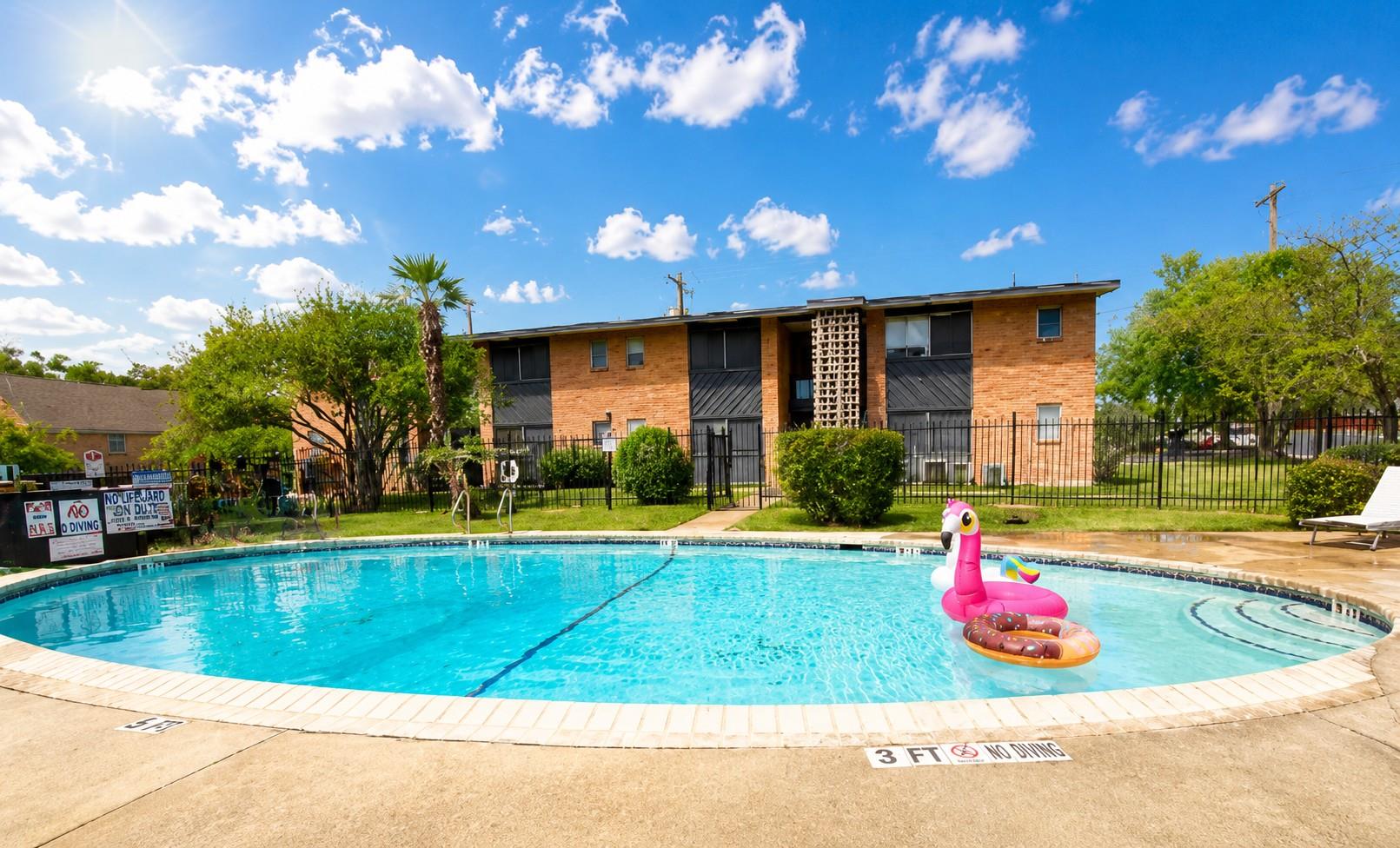 Listing photo 1 of 3304  Red River St  #204
