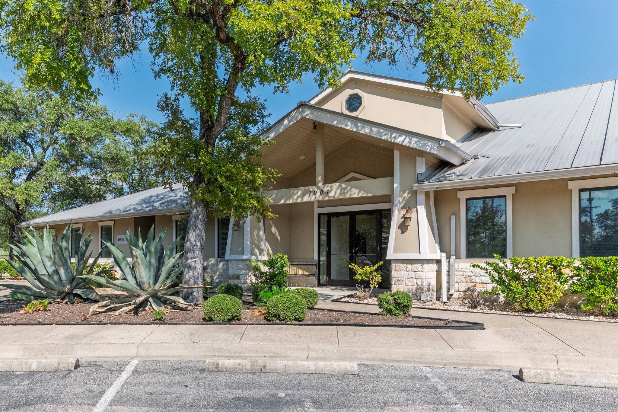 Listing photo 1 of 1907  Cypress Creek Rd  #107 & 108