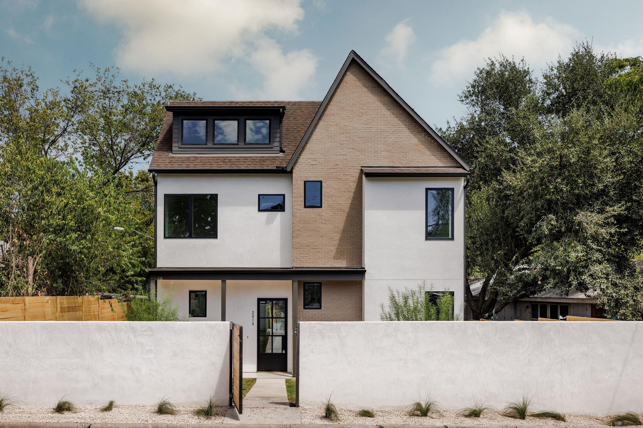Bold geometric lines and mixed masonry elements d