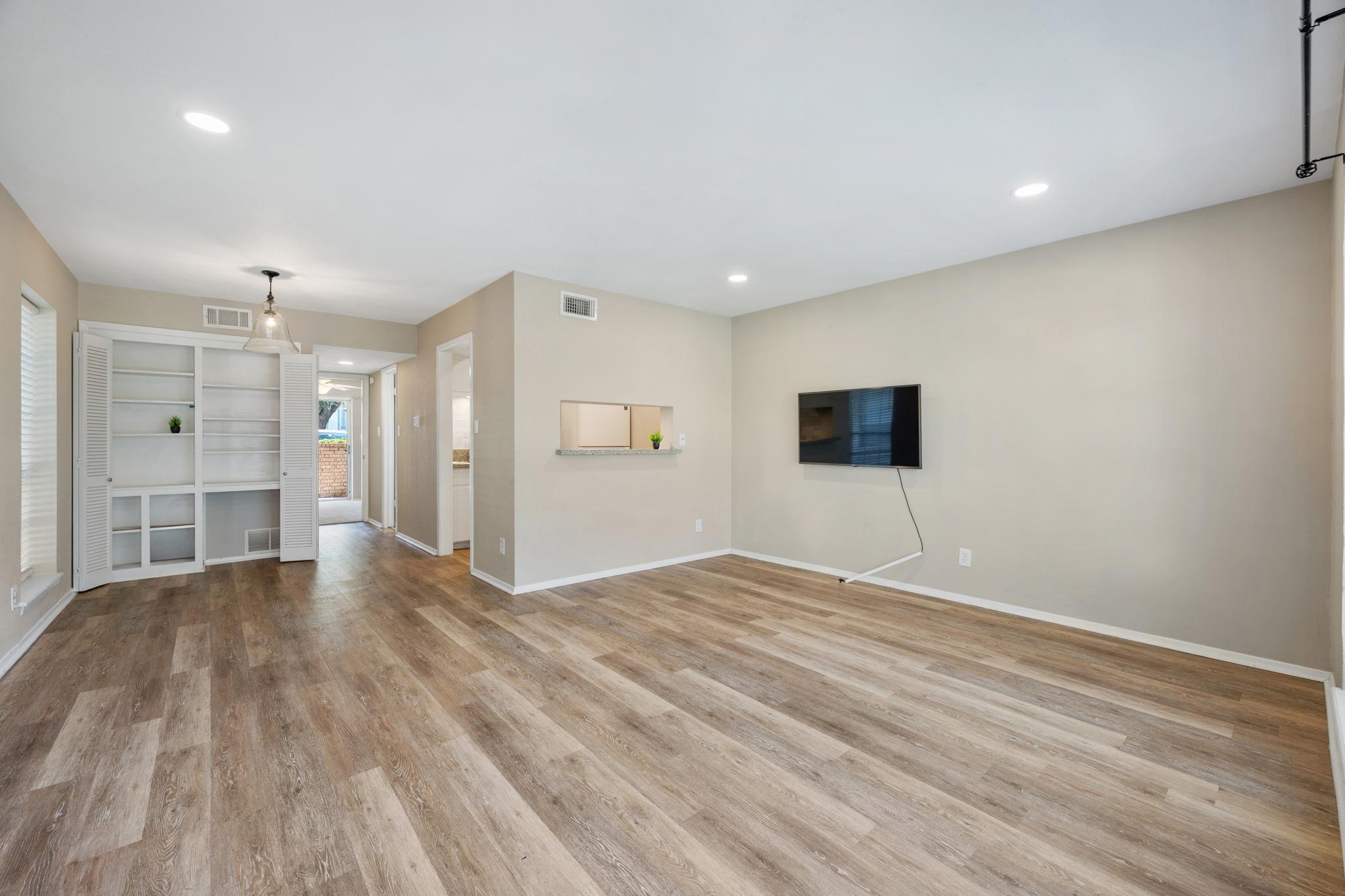 Listing photo 1 of 2425  Ashdale Dr  #29