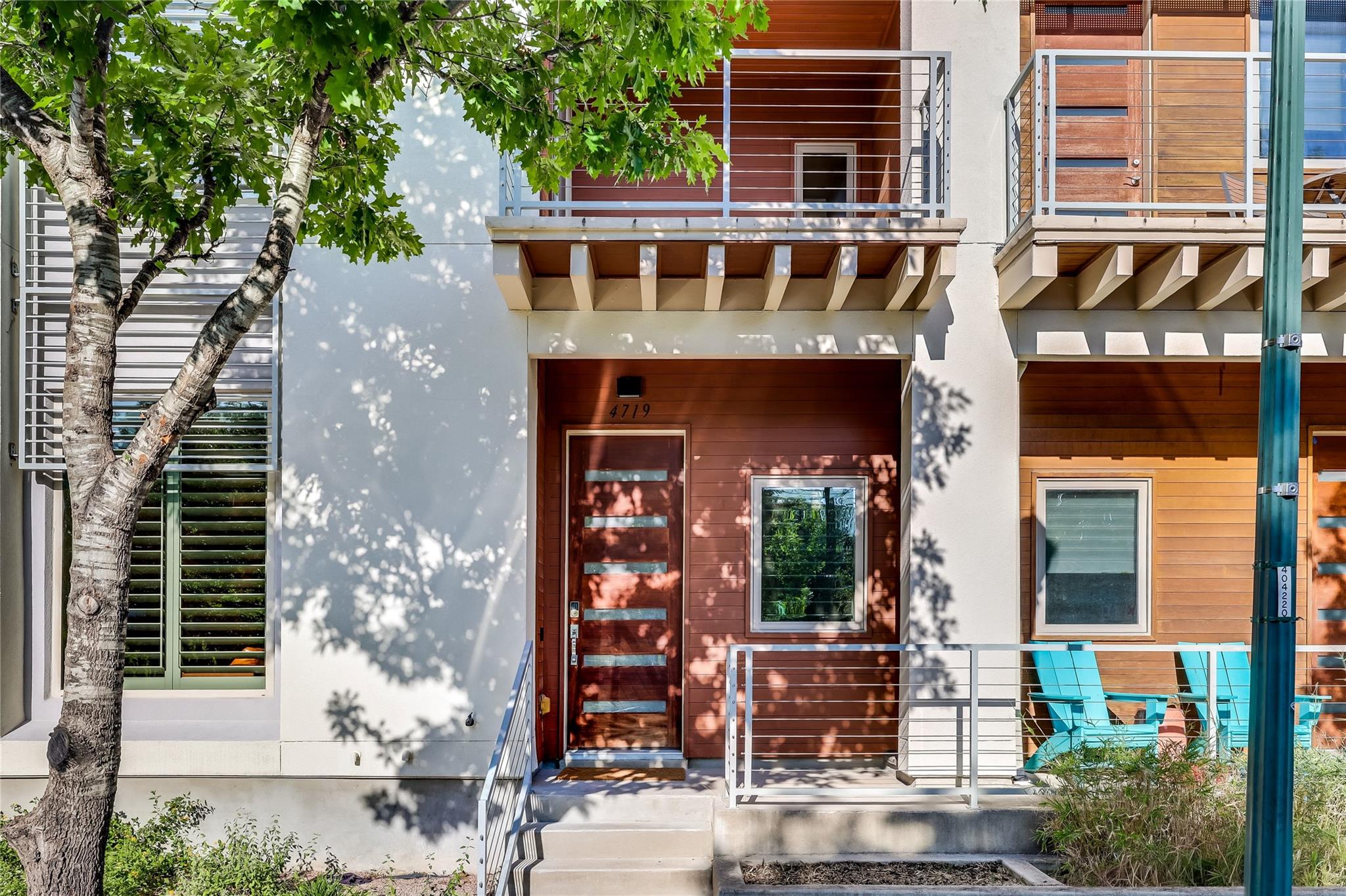 Listing photo 1 of 4719  Ruiz St
