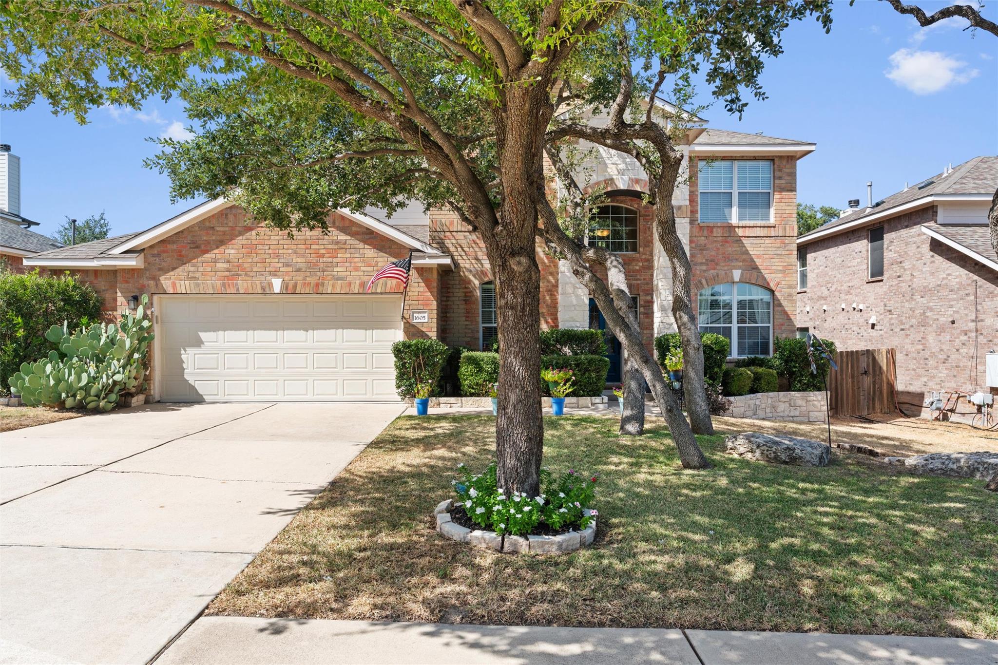 Listing photo 1 of 1605  Teal Trl