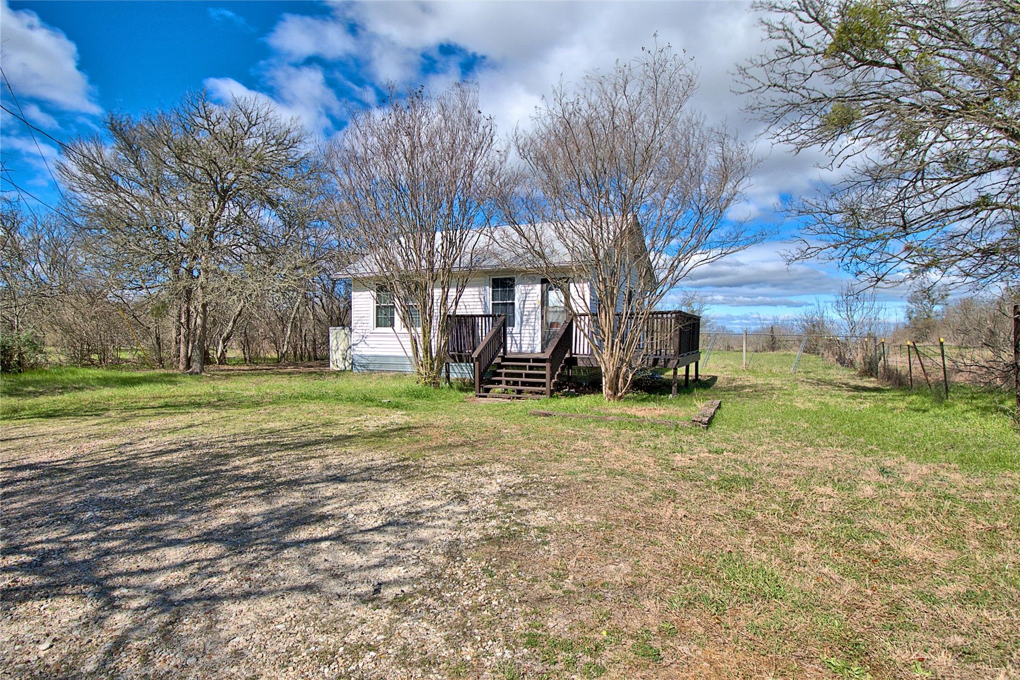 Listing photo 1 of 8402  Elroy Rd