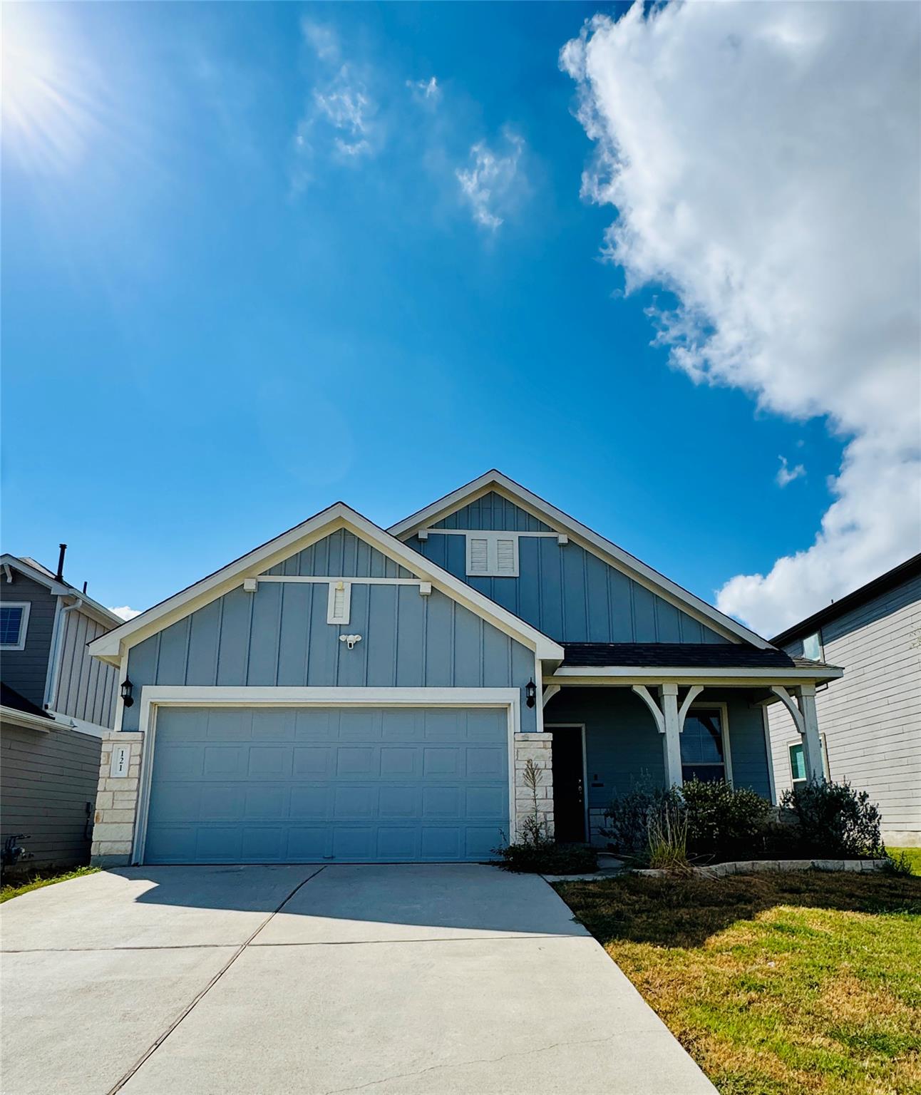Listing photo 1 of 121  English Oak St