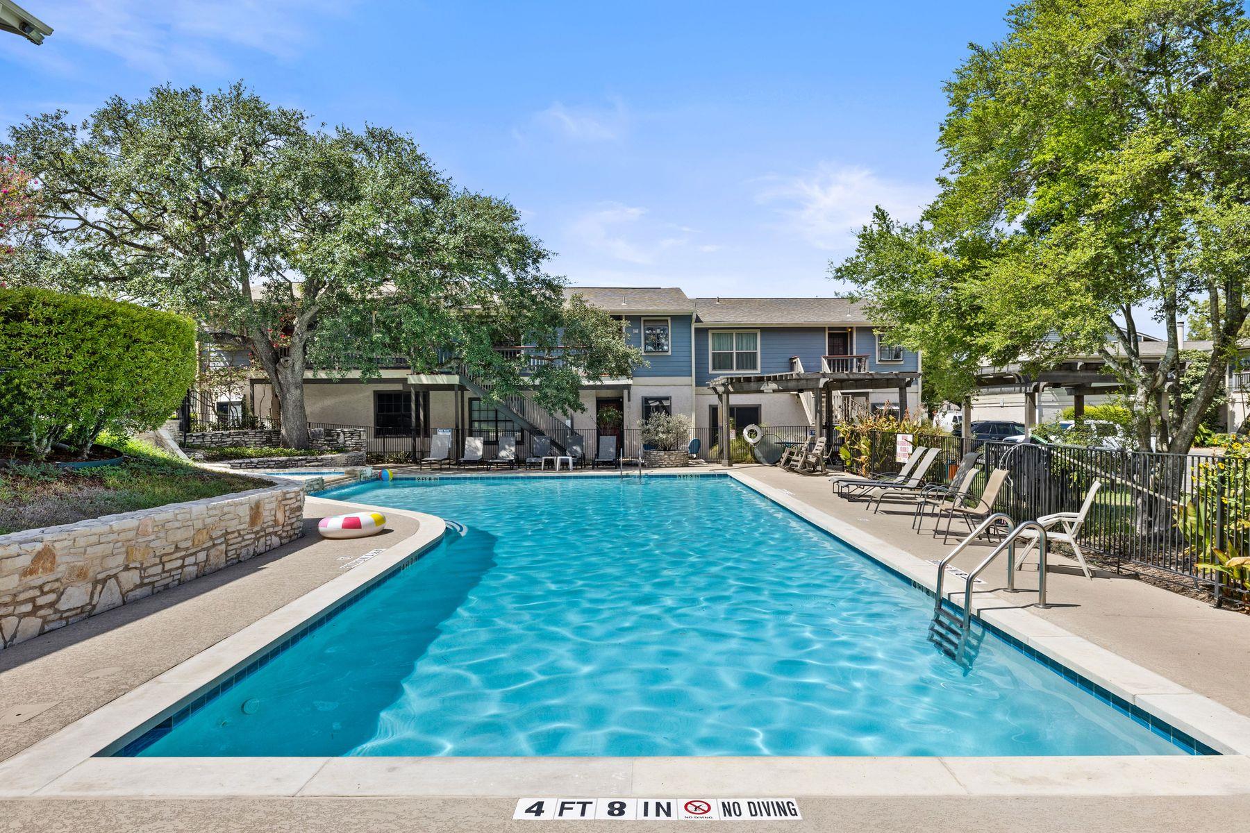 Listing photo 1 of 2215  Post Rd  #2046