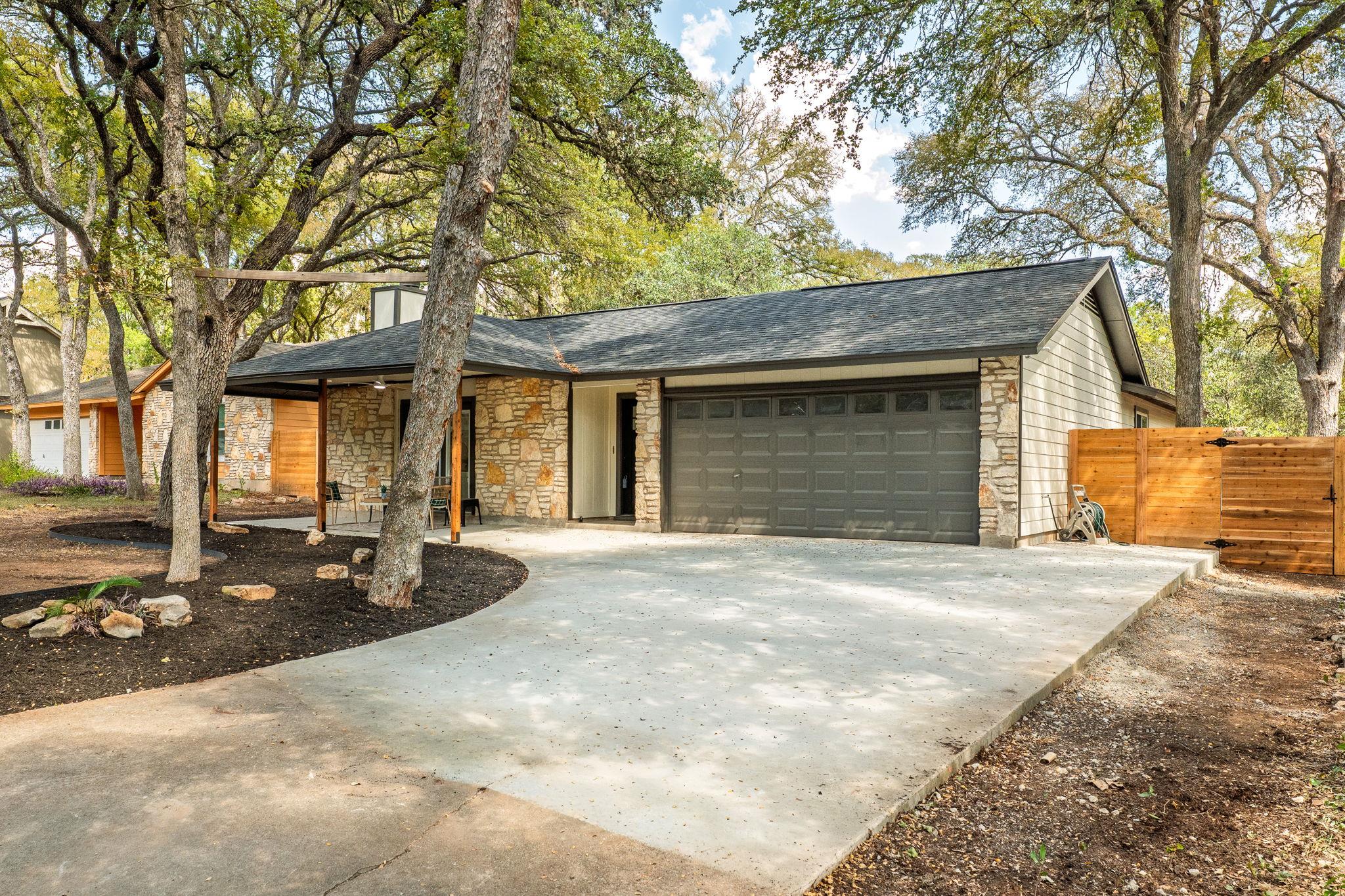 Listing photo 1 of 8909  Texas Sun Dr
