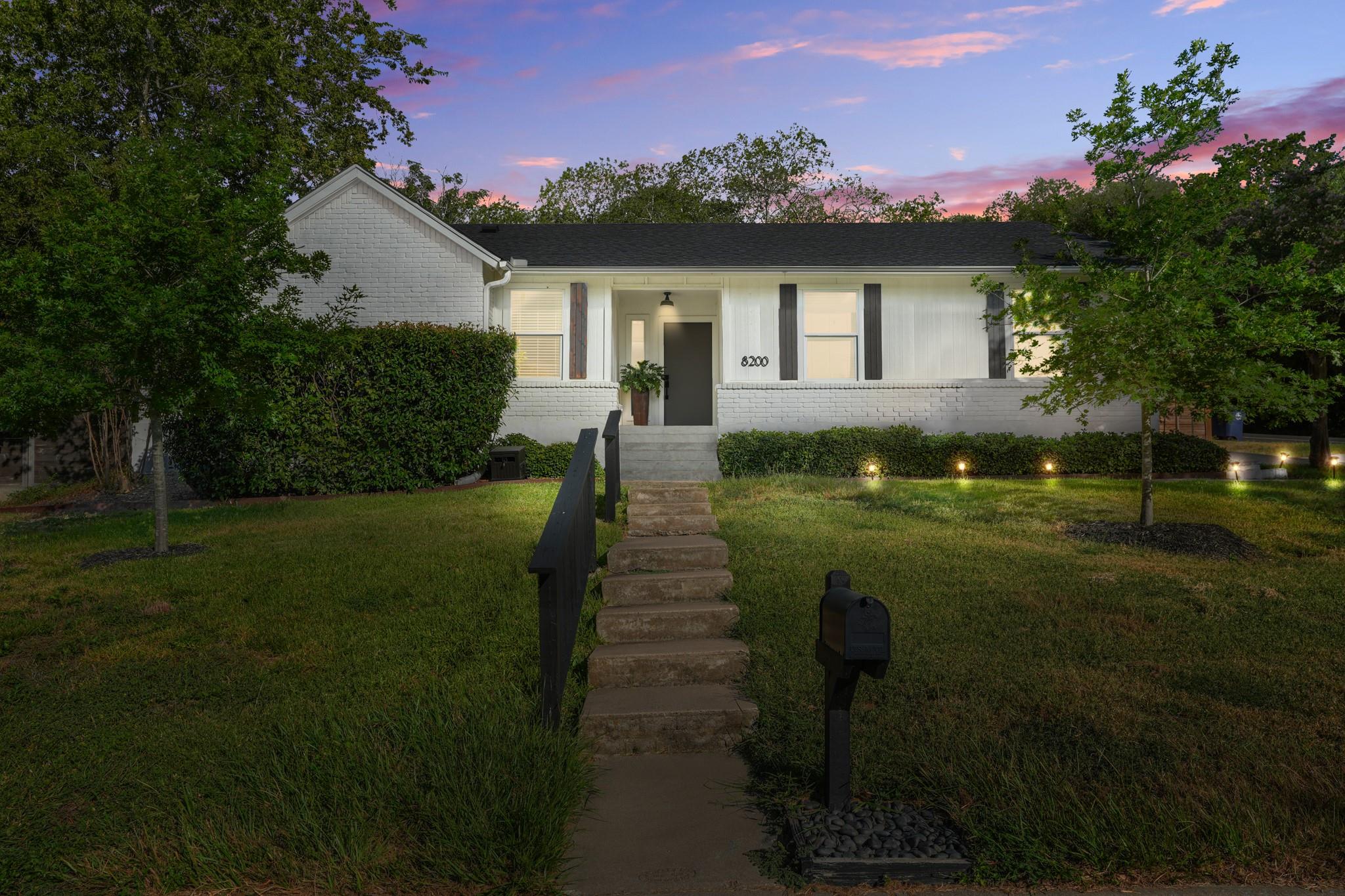 Listing photo 1 of 8200  Dunn St
