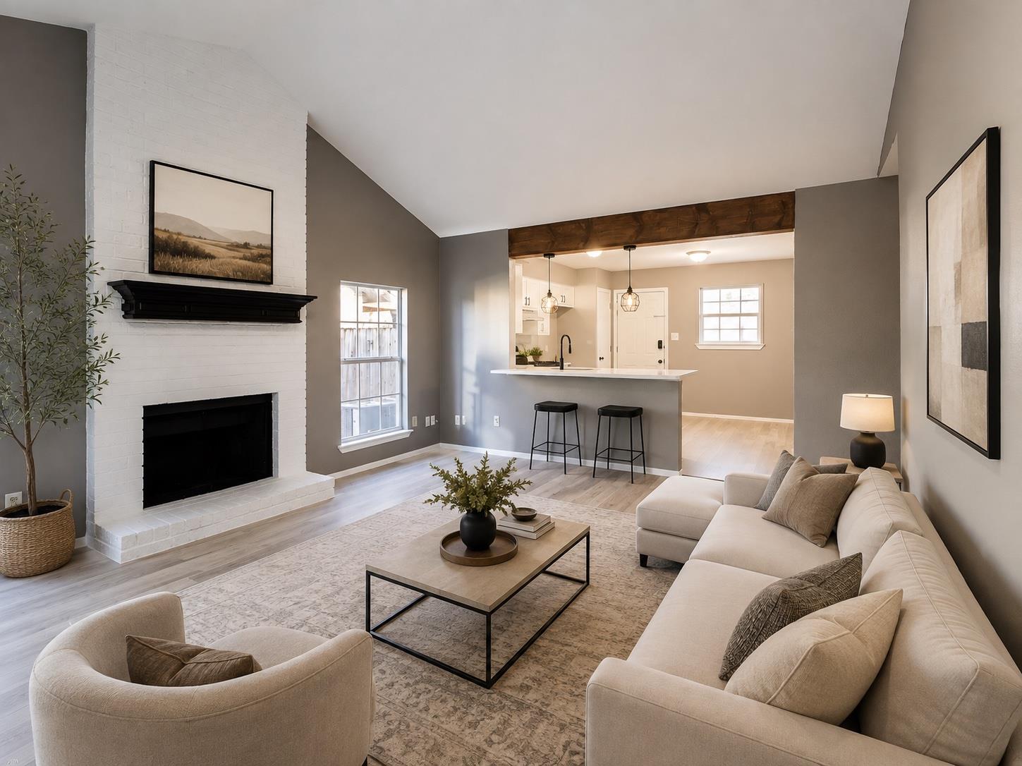 Listing photo 1 of 4900 E Stassney Ln