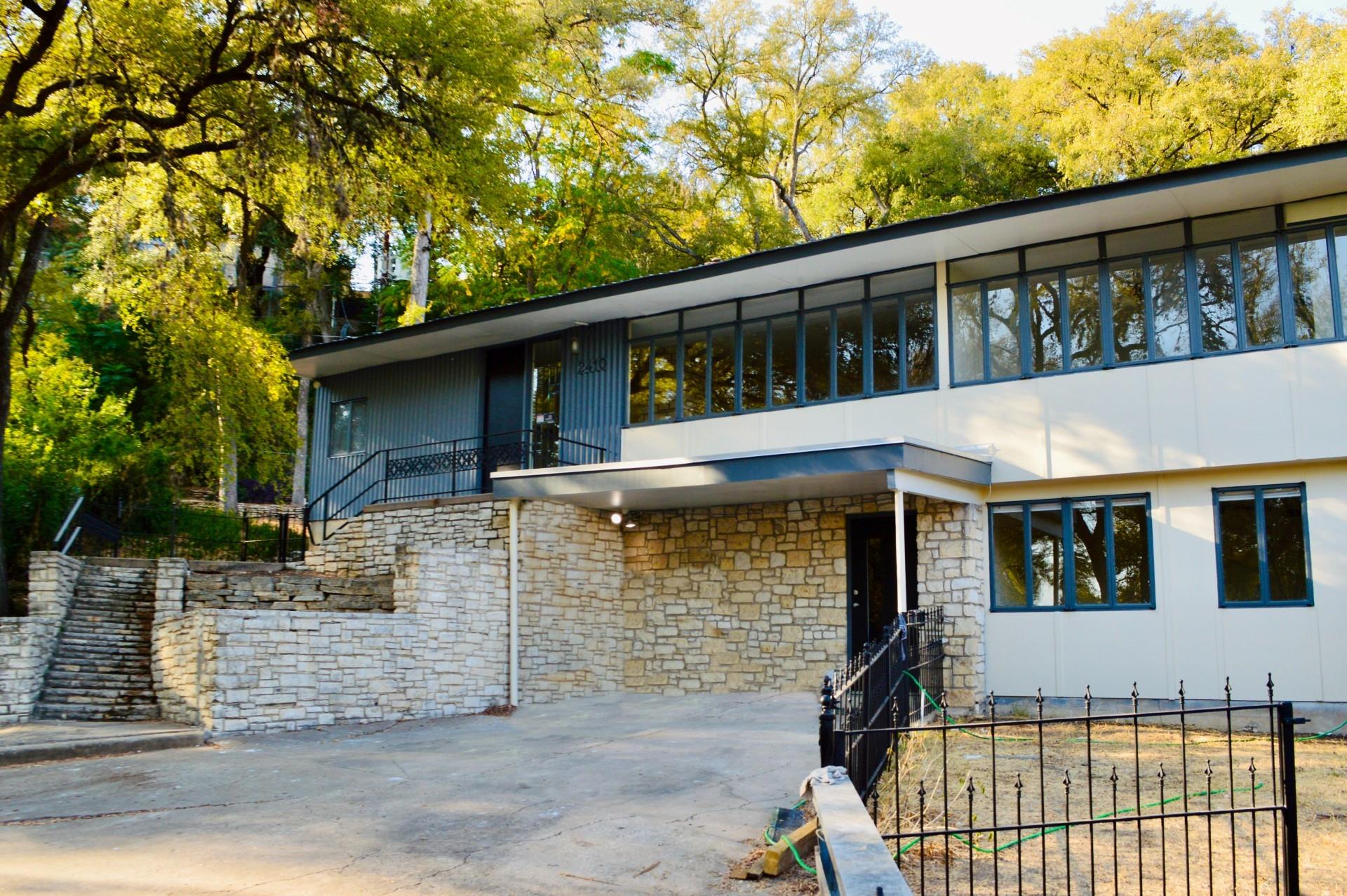 Listing photo 1 of 2410  Pemberton Pkwy