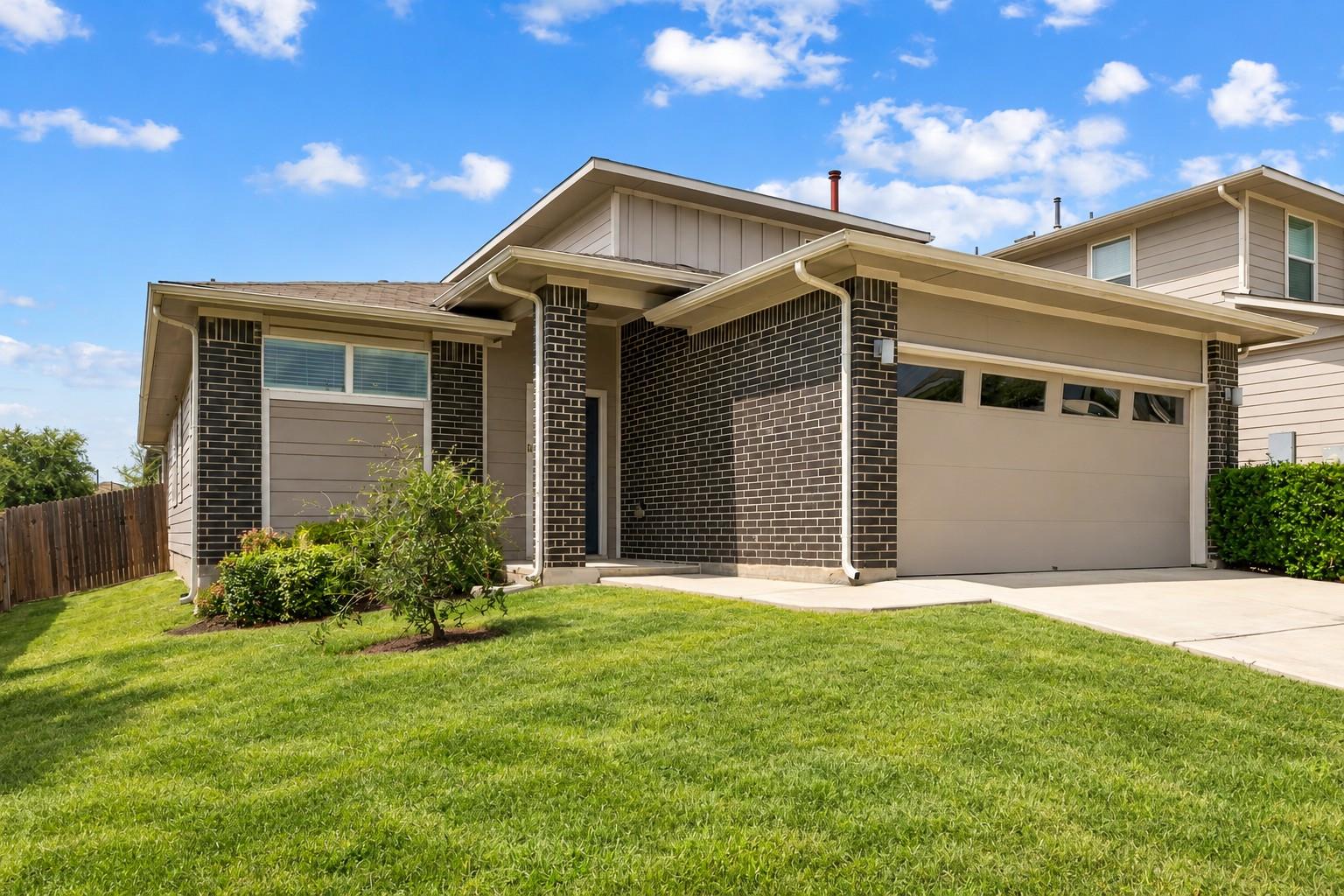 Foto de la propiedad en venta 1 de 10206  Norshire Ln