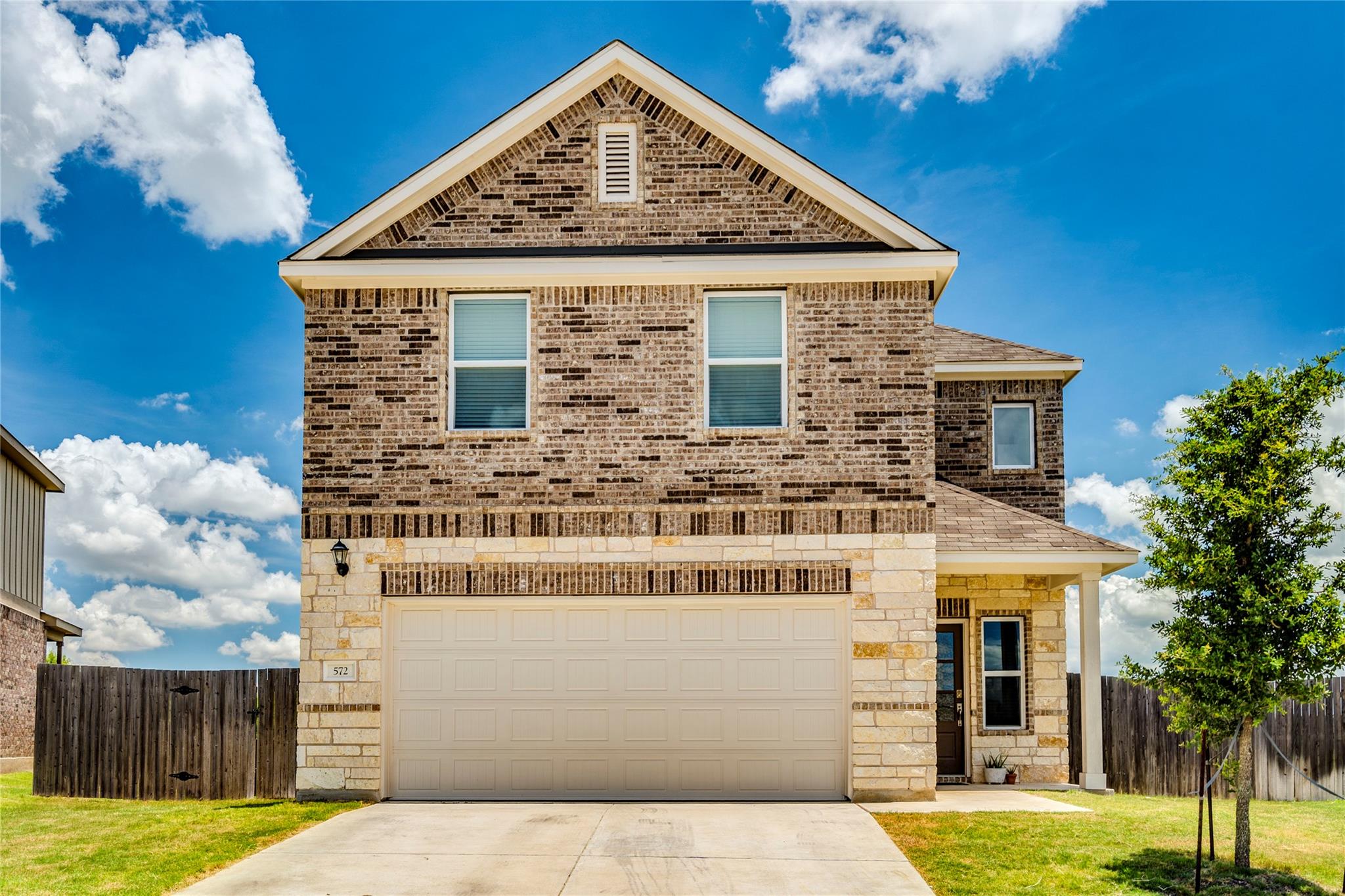 Listing photo 1 of 572  Pepperbark Loop