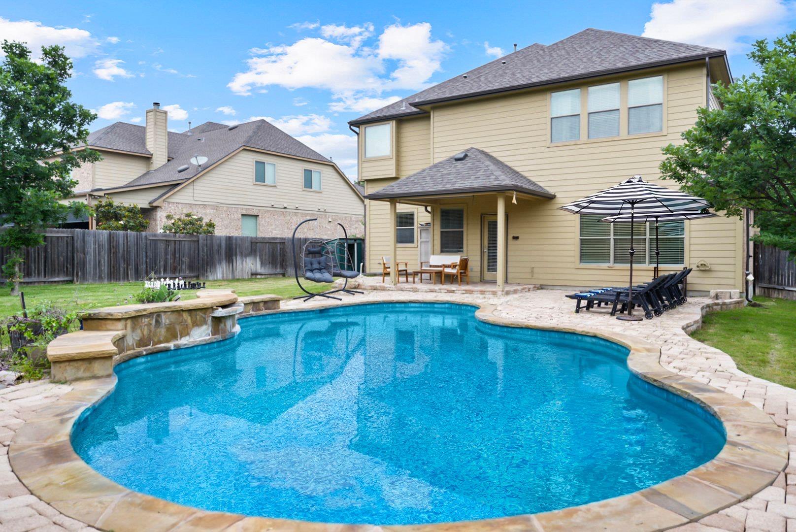 Listing photo 1 of 3709  Glastonbury Trl