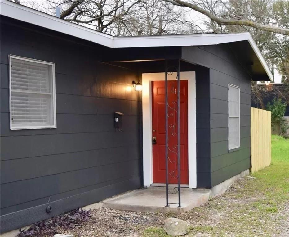 Dark horizontal siding contrasts beautifully with