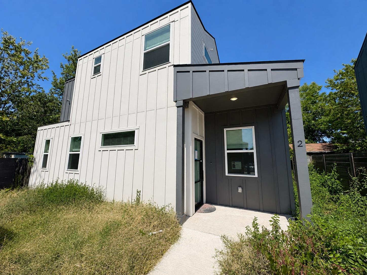 Listing photo 1 of 1106  Begonia Ter  #2