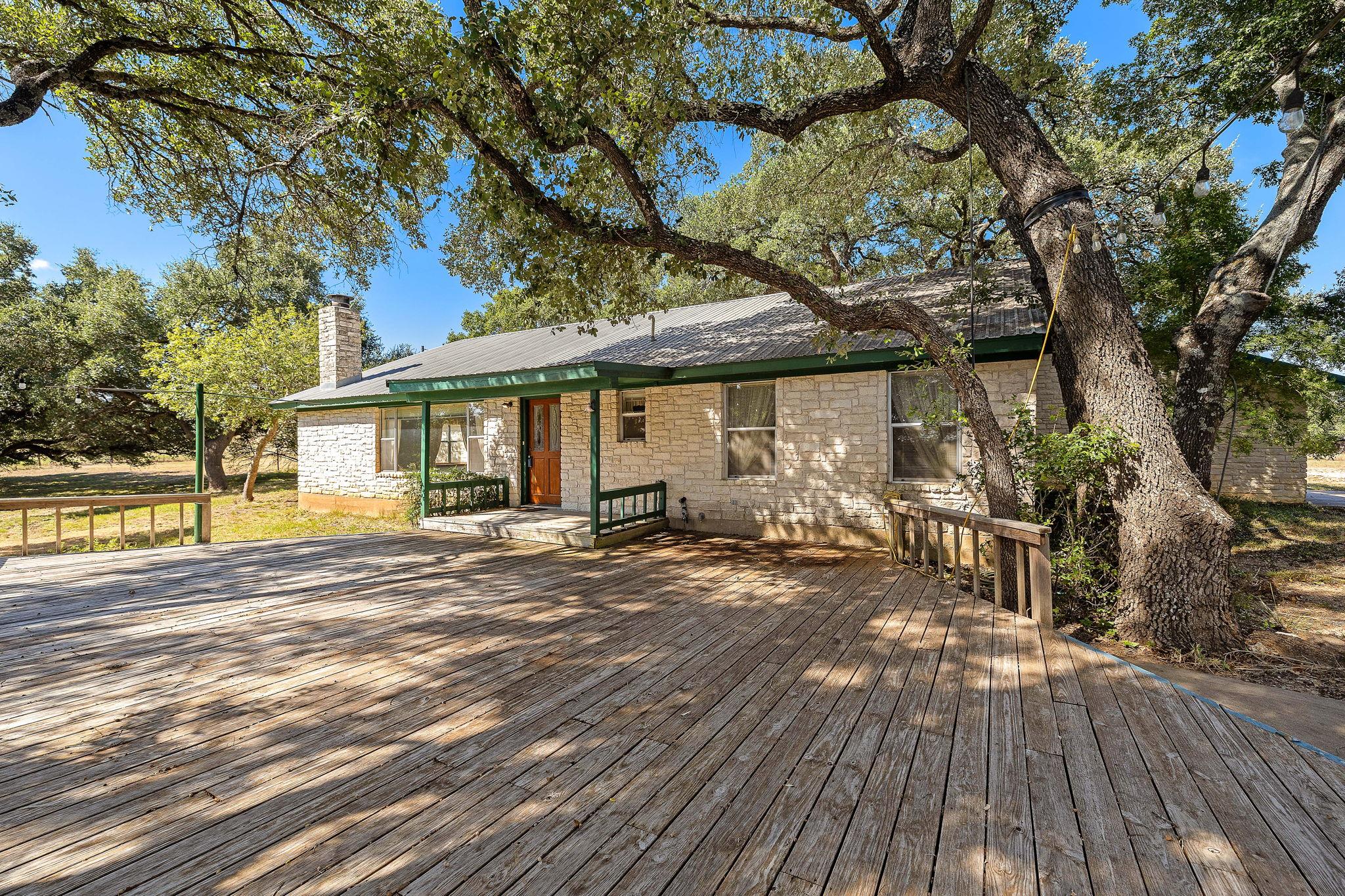 Listing photo 1 of 305  Hidden Oaks Ln