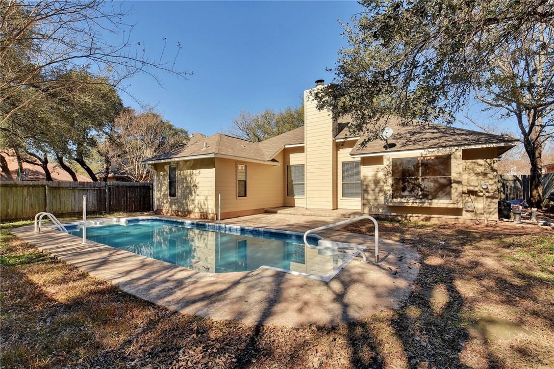 Listing photo 1 of 15811  De Peer Ave