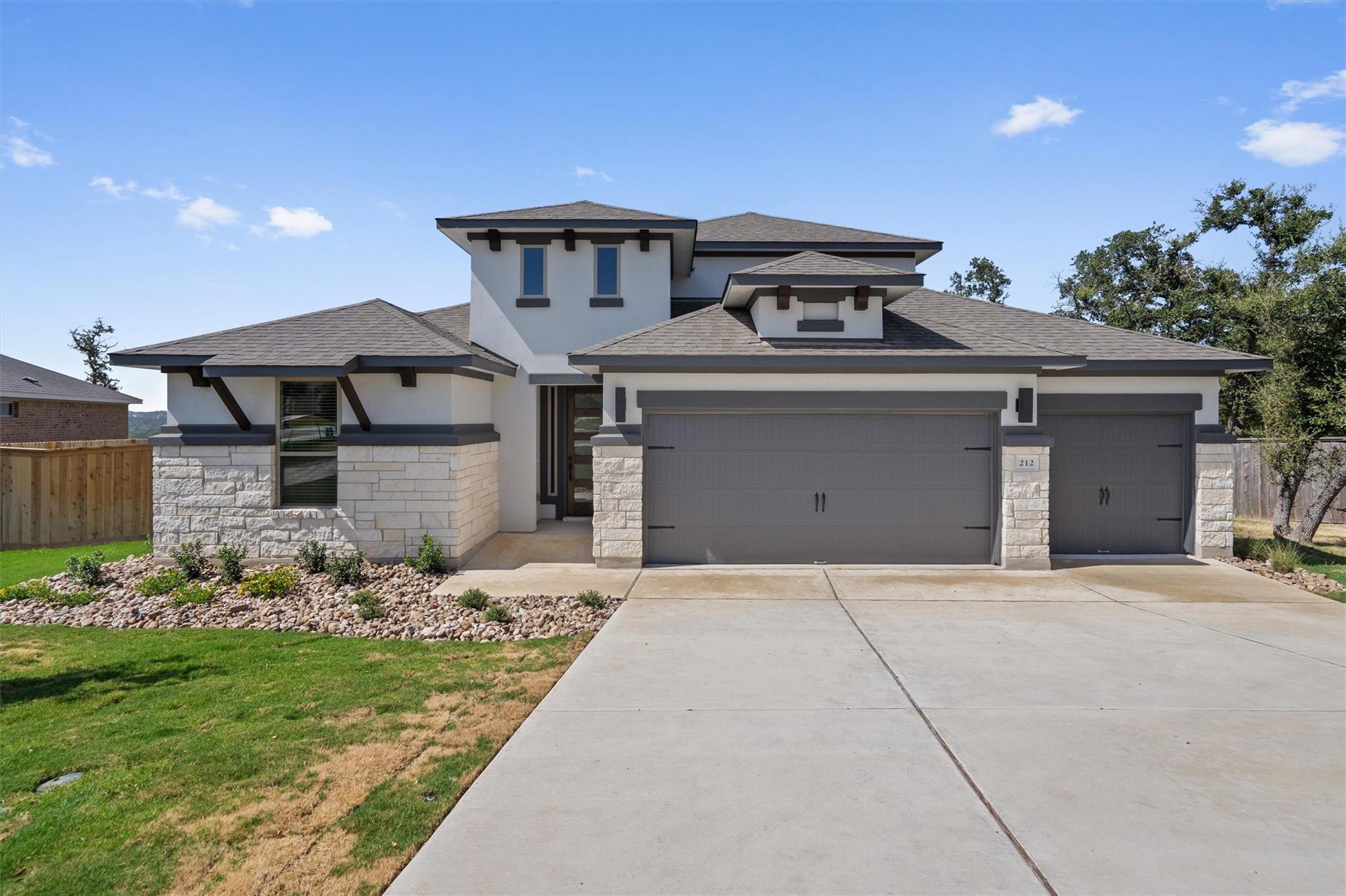 Listing photo 1 of 212  Scenic Hills Cir