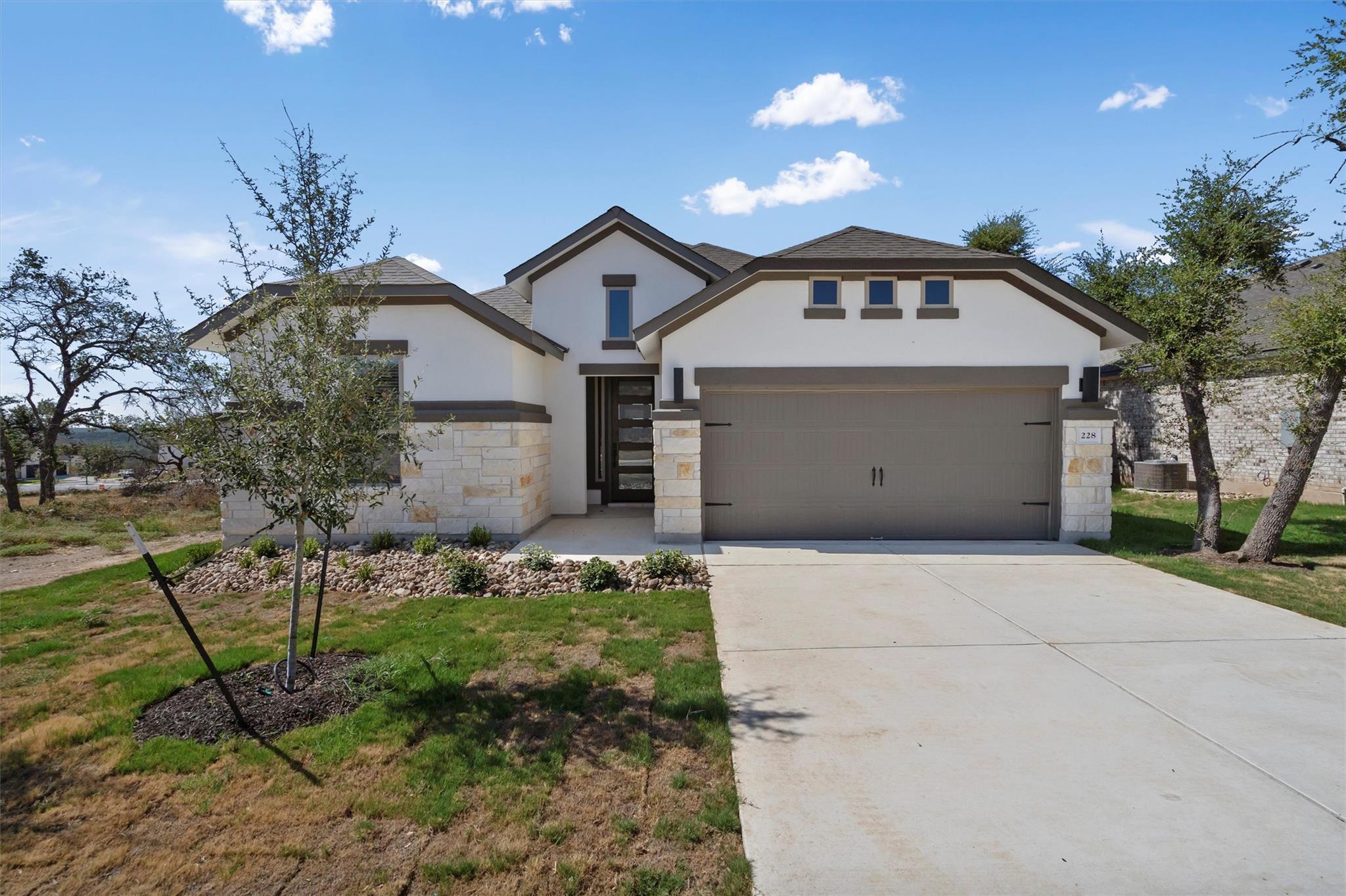 Listing photo 1 of 228  Scenic Hills Cir