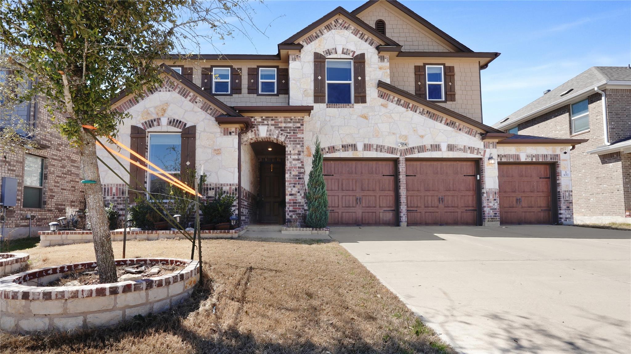 Listing photo 1 of 1017  Plano Ln