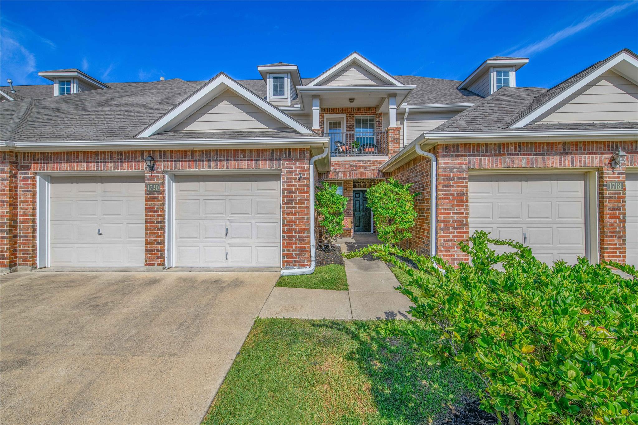 Listing photo 1 of 1720  Heath Dr