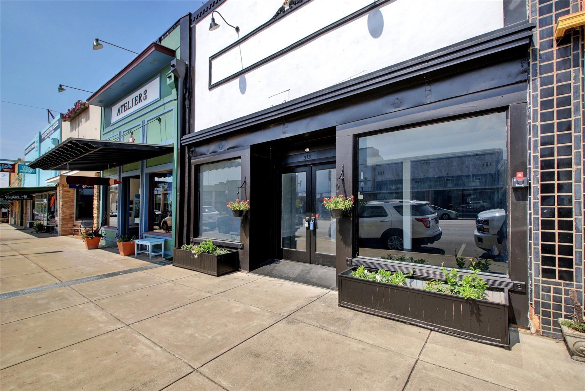 Listing photo 1 of 313 N Main St