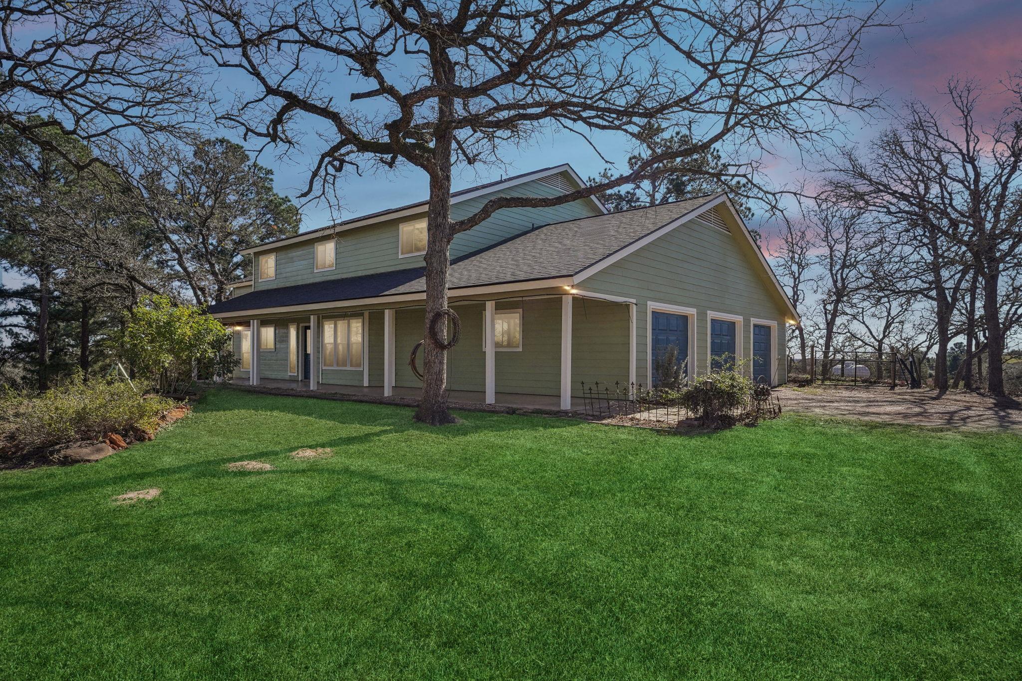 Listing photo 1 of 407  Country Ln