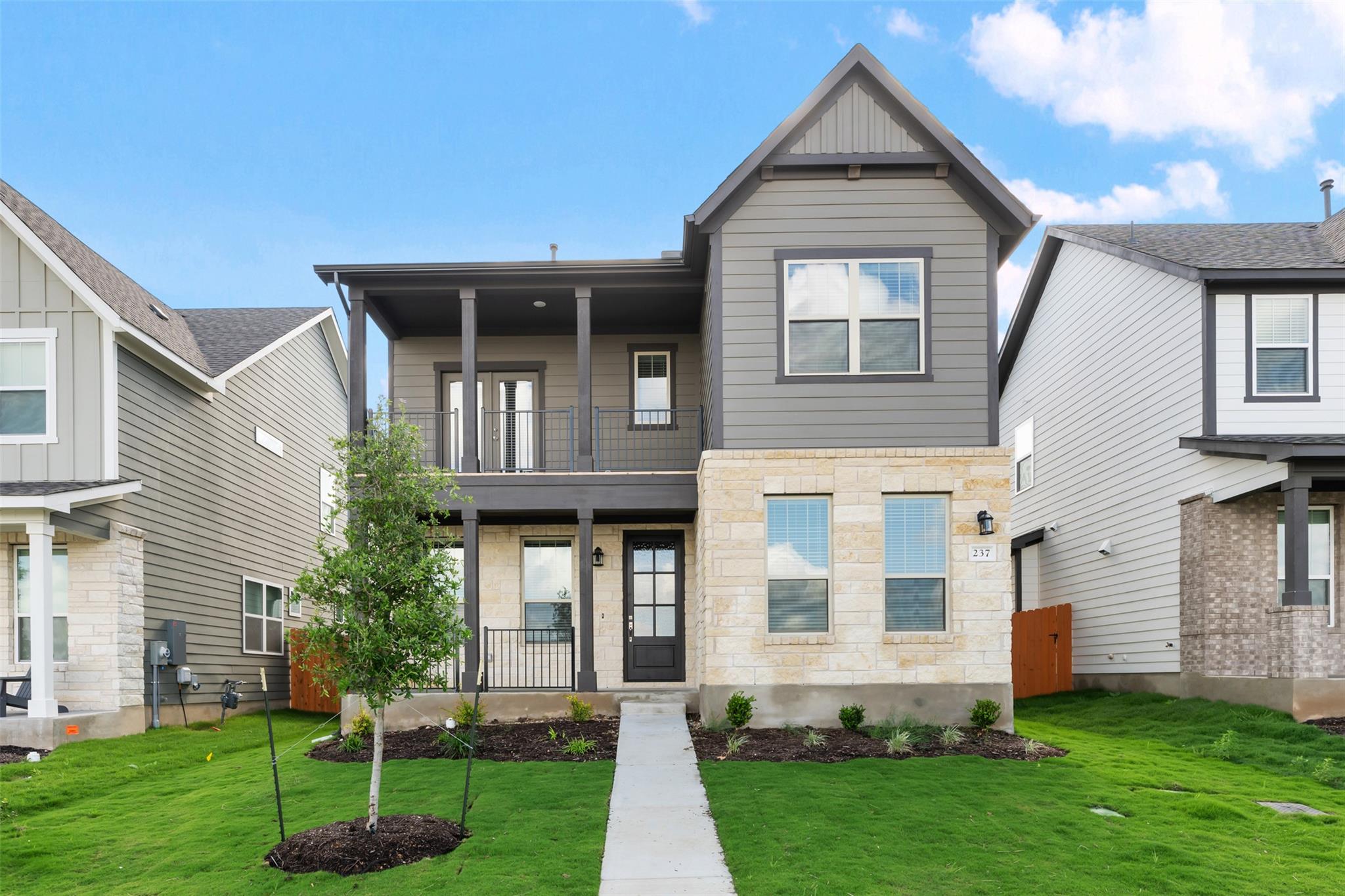 Listing photo 1 of 421  Carr Dr