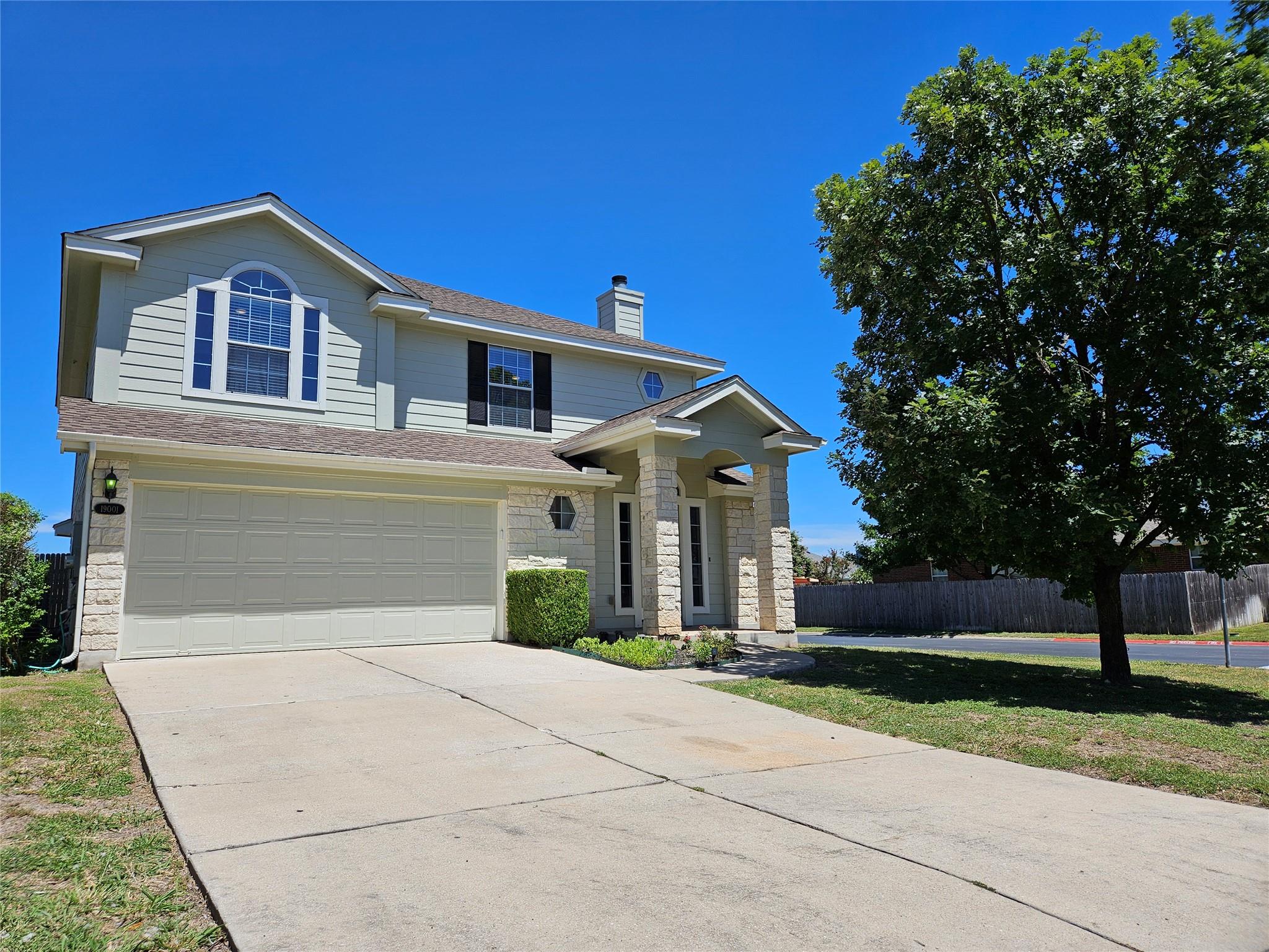 Listing photo 1 of 19001  Leigh Ln