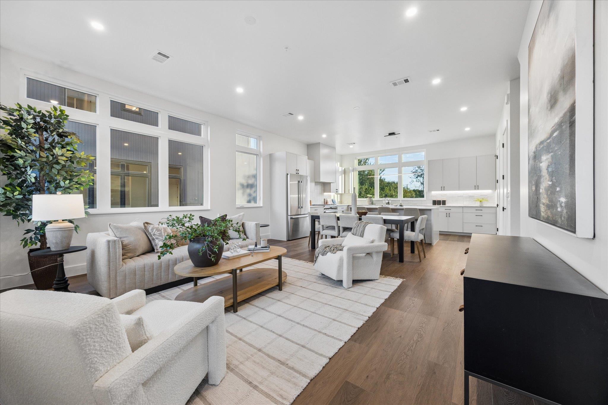Listing photo 1 of 4101  Menchaca Rd  #204