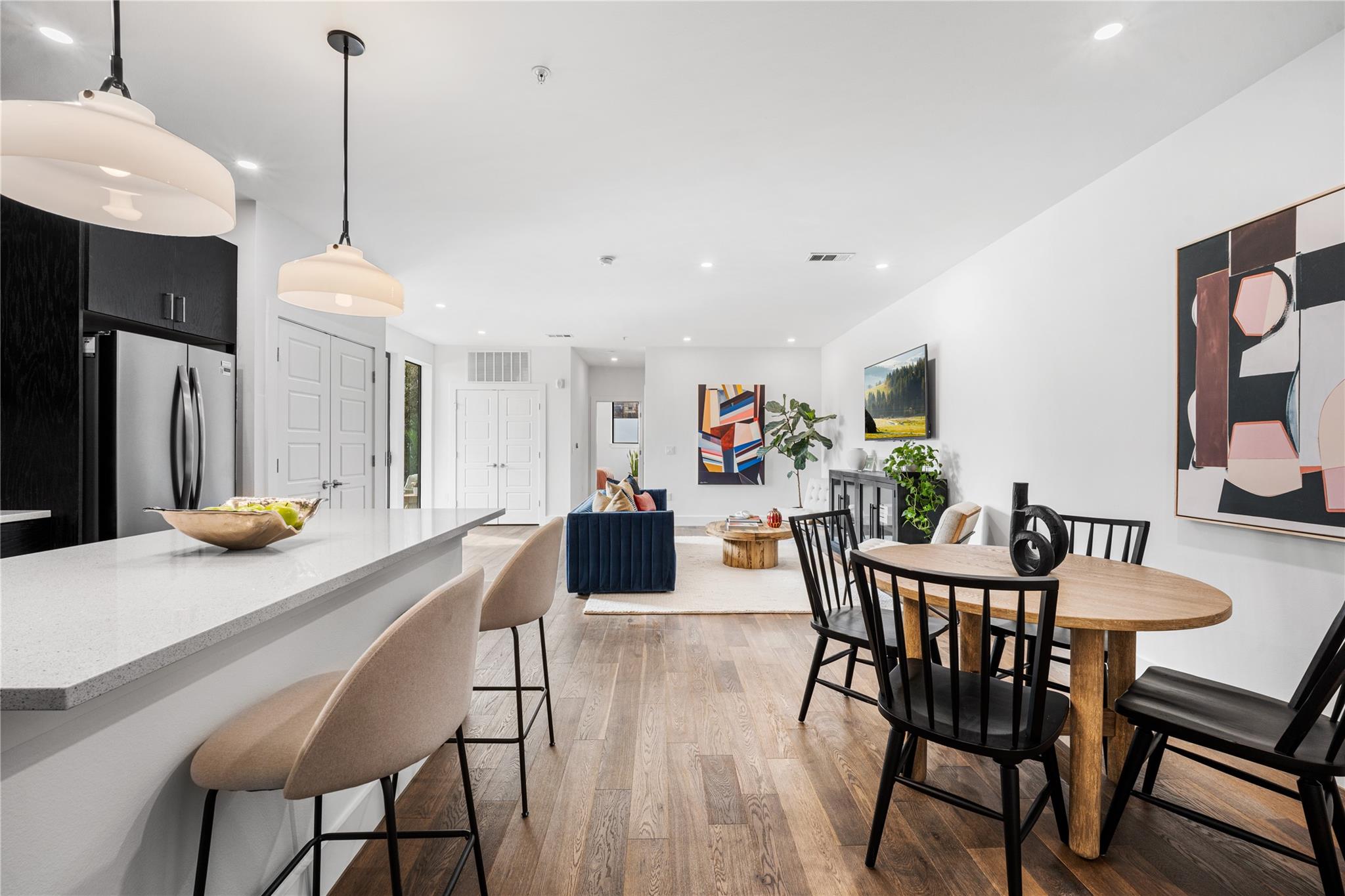 Listing photo 1 of 1615 E 7th St  #208