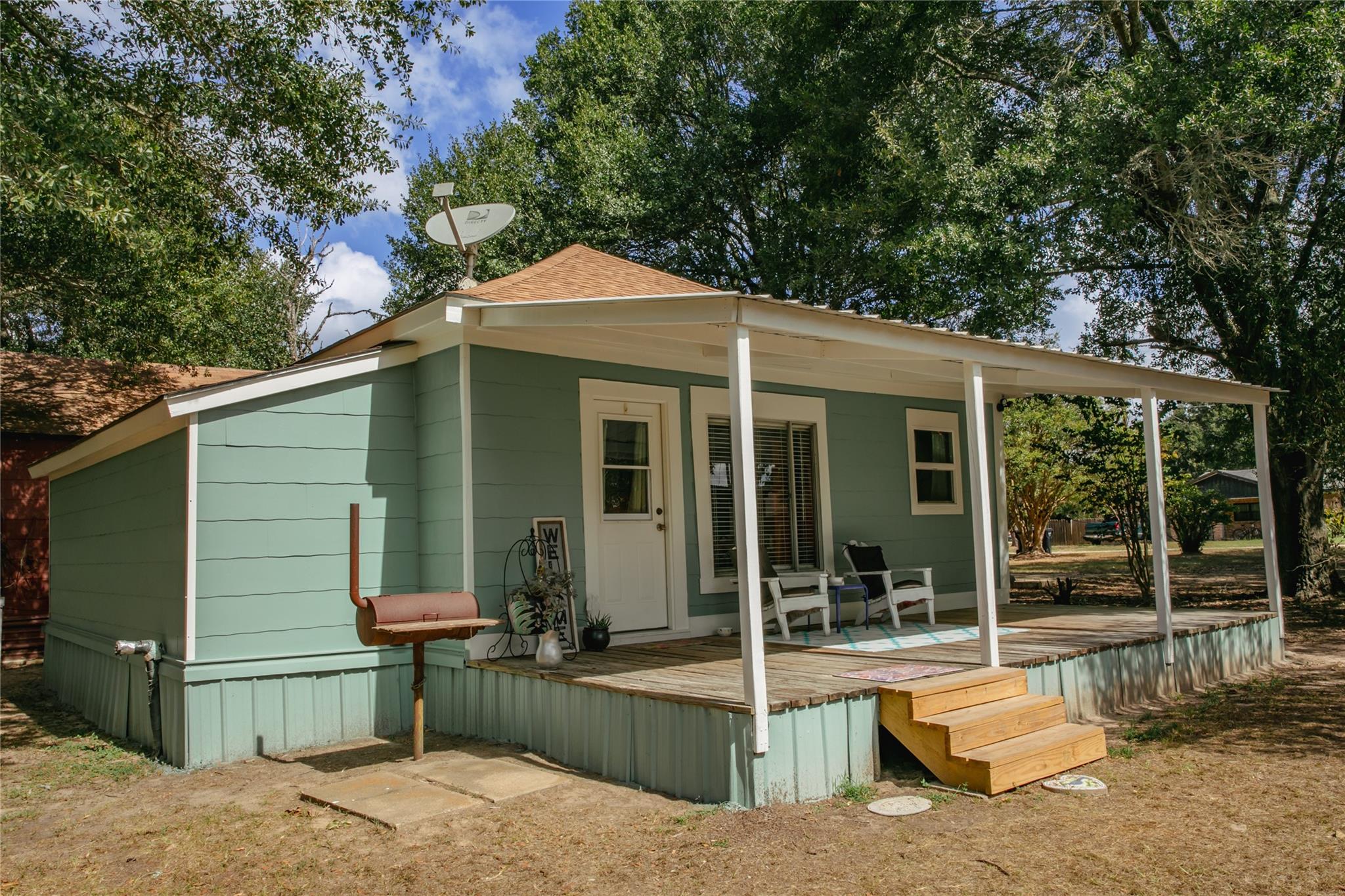Listing photo 1 of 845  2nd St
