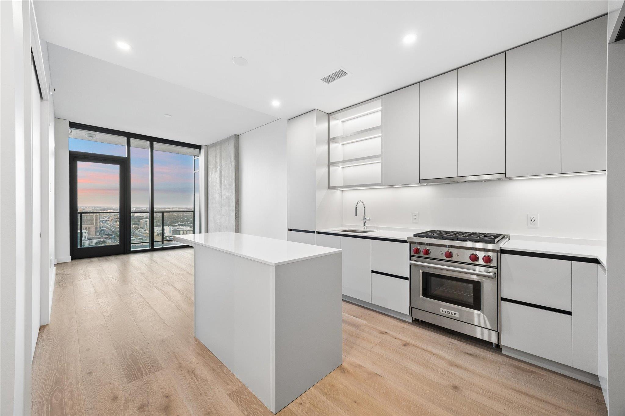 Listing photo 1 of 610  Davis St  #3806