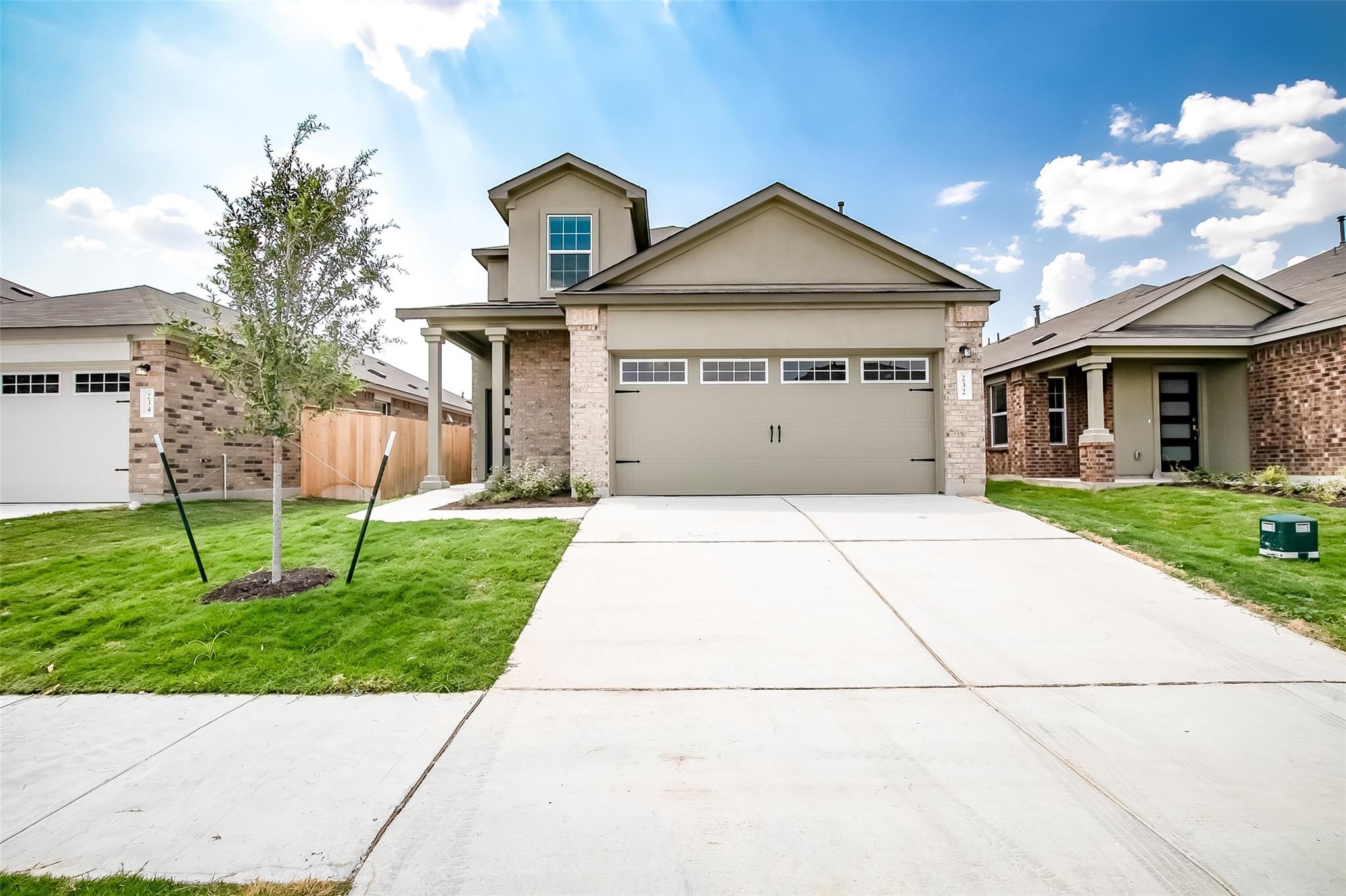 Listing photo 1 of 232  Canley Loop