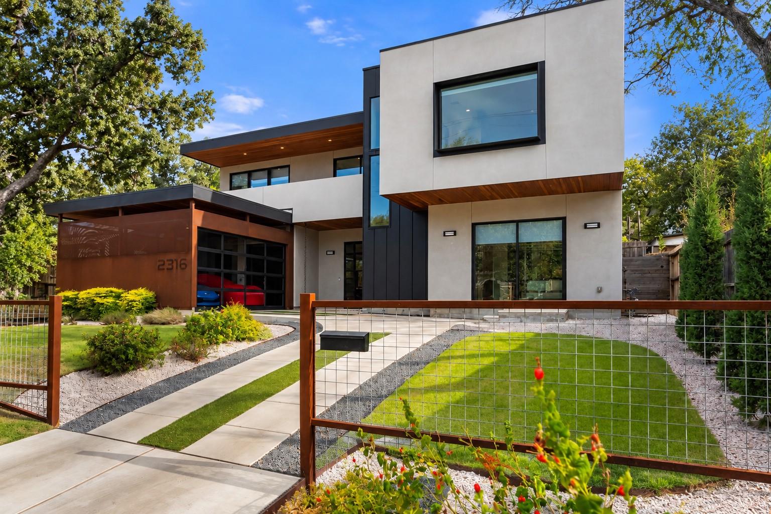 Listing photo 1 of 2316 W 7th St