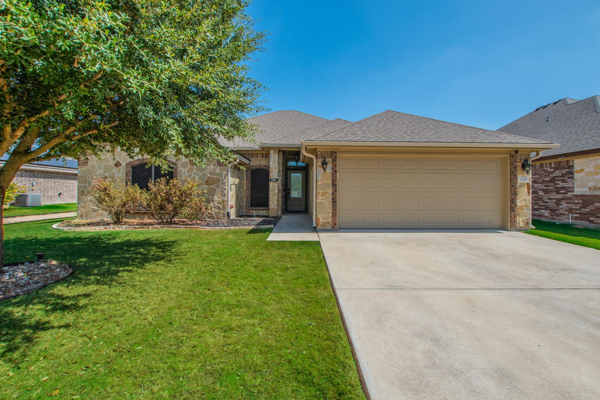 Listing photo 1 of 2105  Briar Hollow Dr
