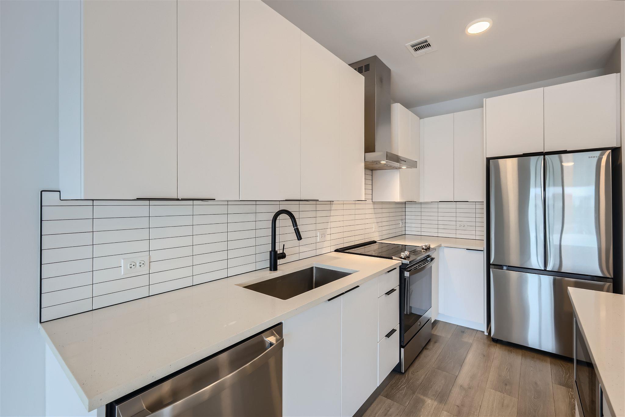 Listing photo 1 of 2220  Webberville Rd  #302