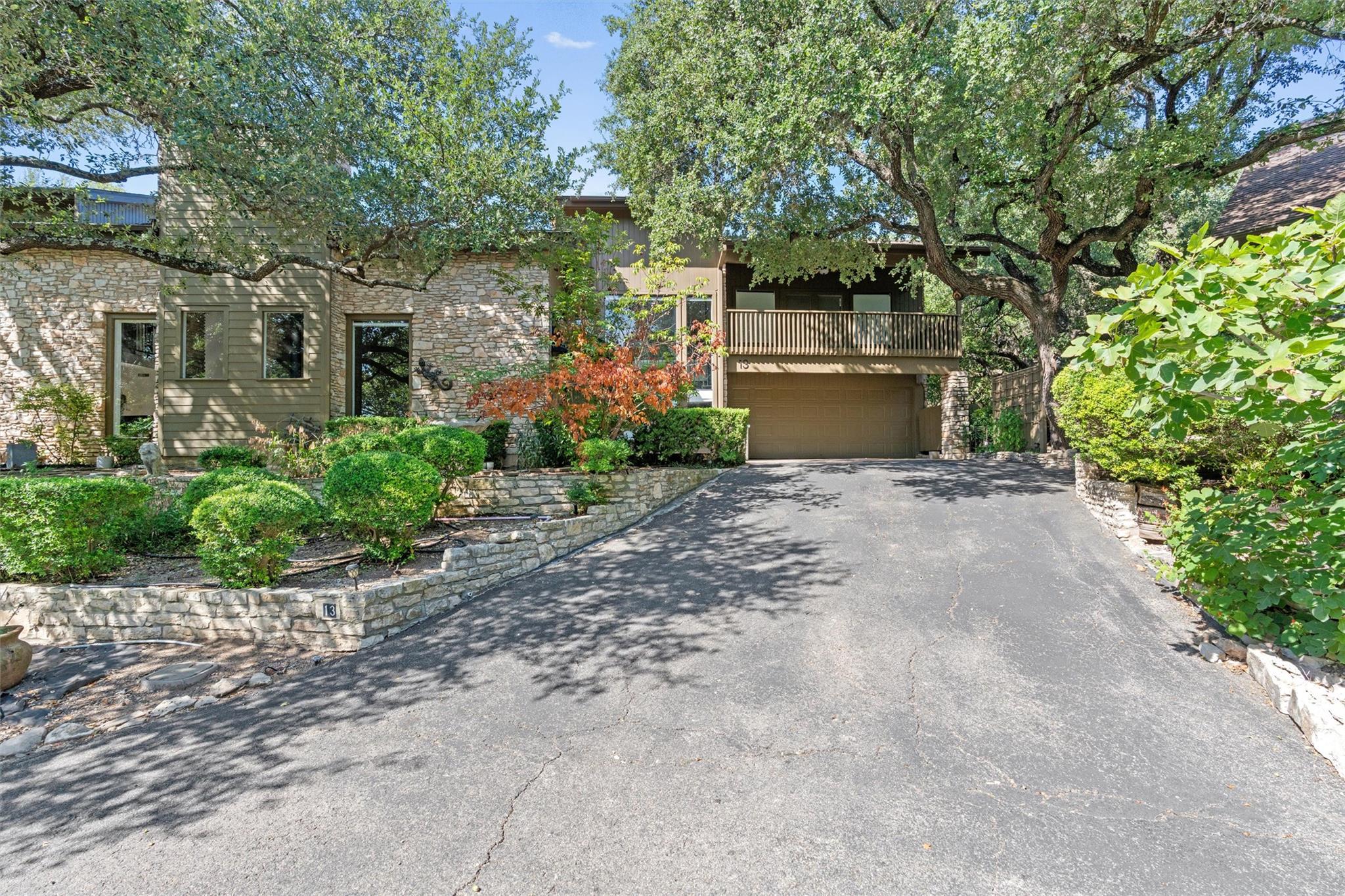 Listing photo 1 of 13  Stoney Creek Cv