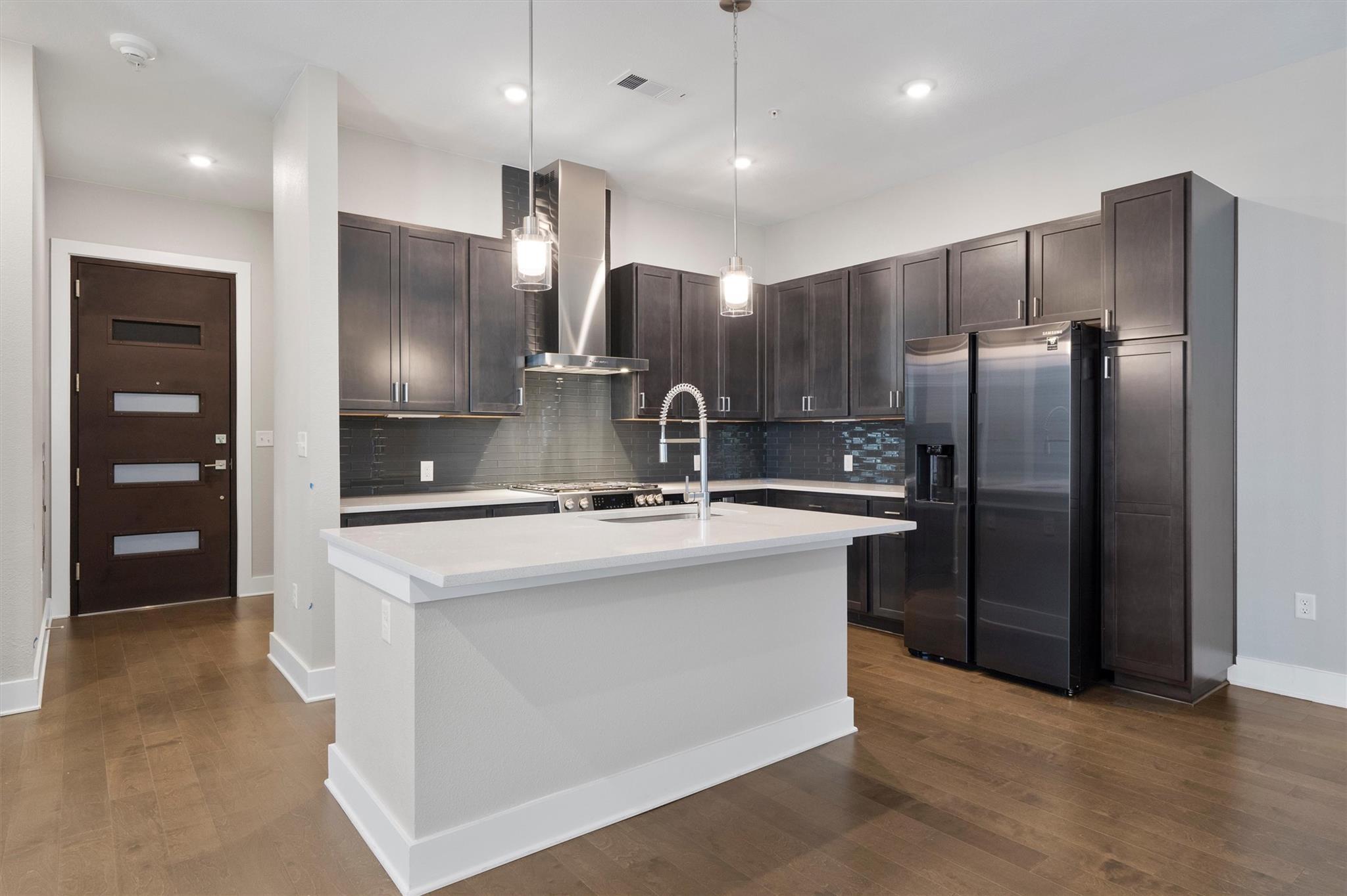 Ảnh nhà đang rao bán 1 của 4405  Jackson Ave  #3203