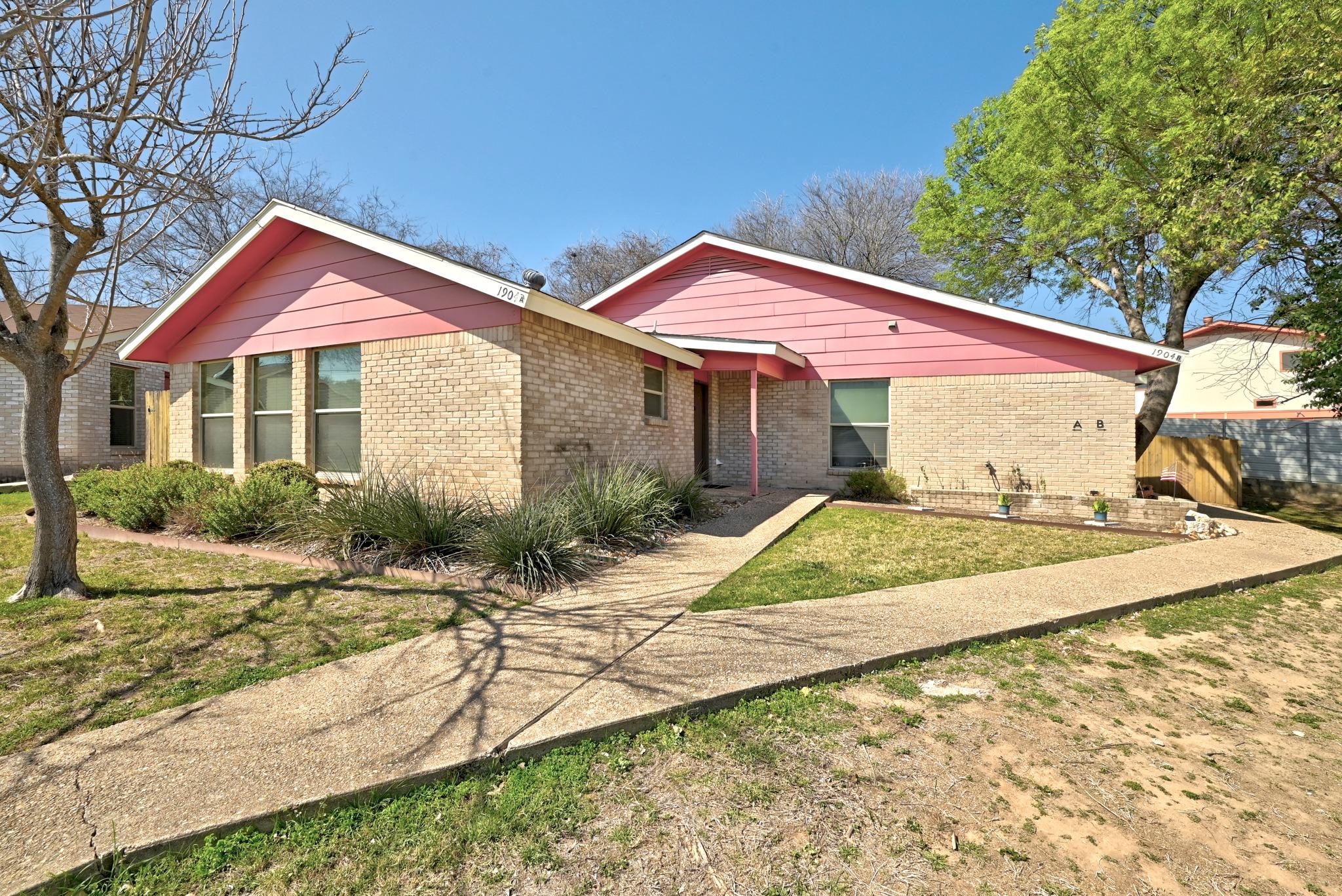 Single story home with brick siding and a front l