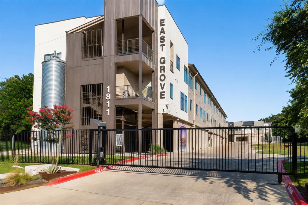 Listing photo 1 of 1811  Webberville Rd  #1210