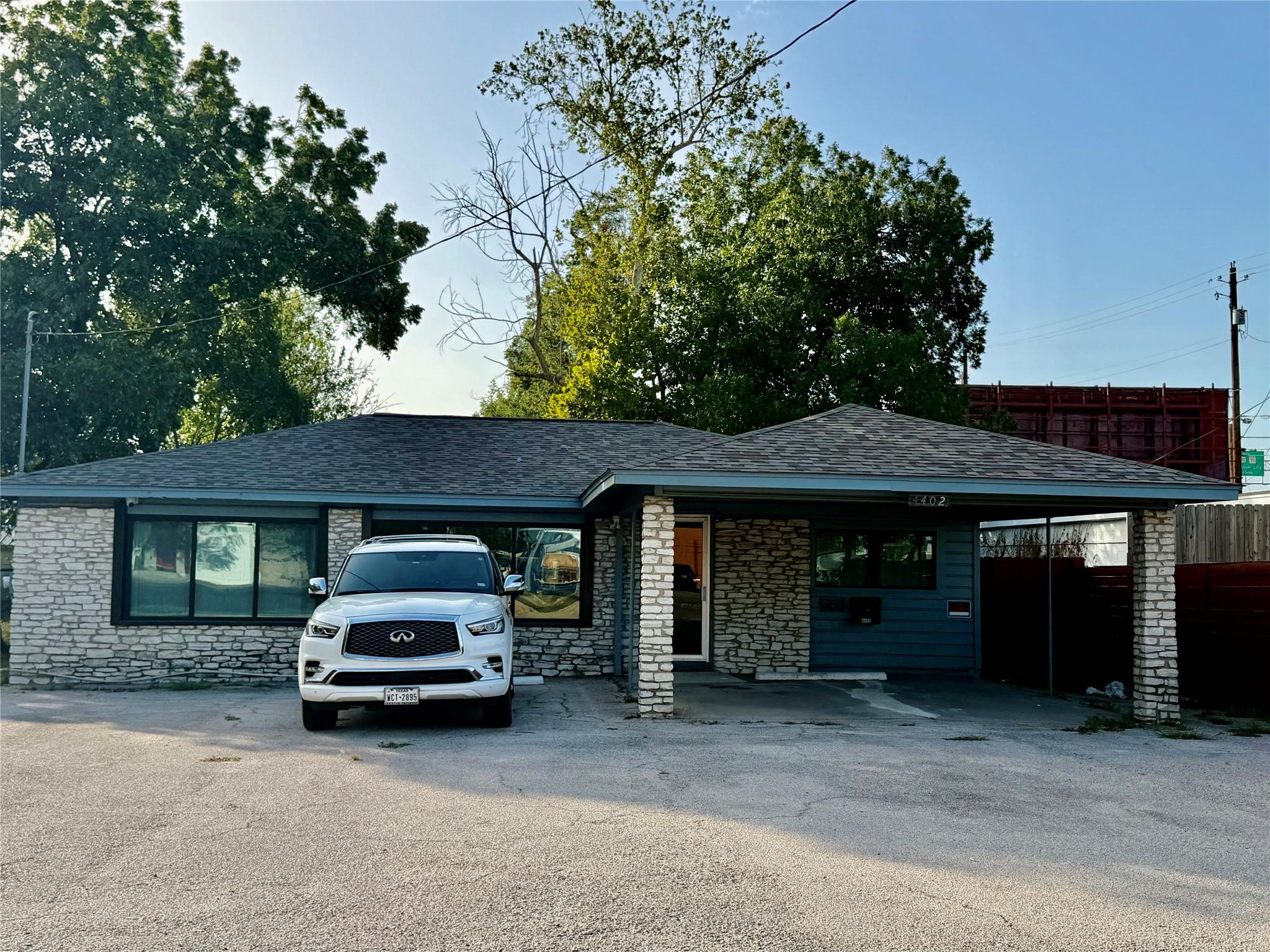 Listing photo 1 of 4402  MERLE Dr