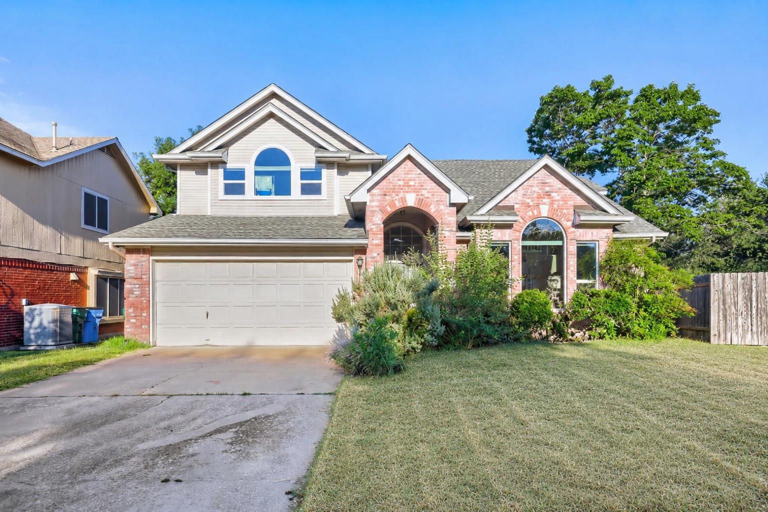 Listing photo 1 of 17204  Village Glen Rd
