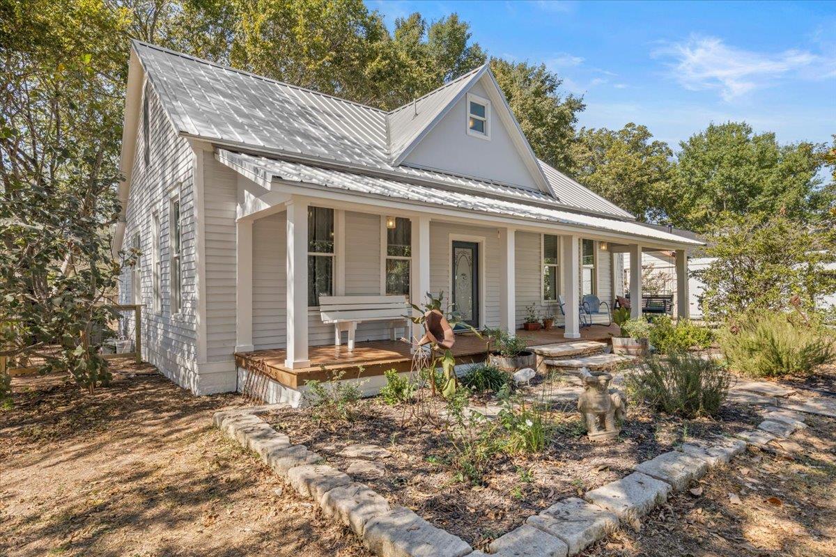 Listing photo 1 of 503  Wilkes St