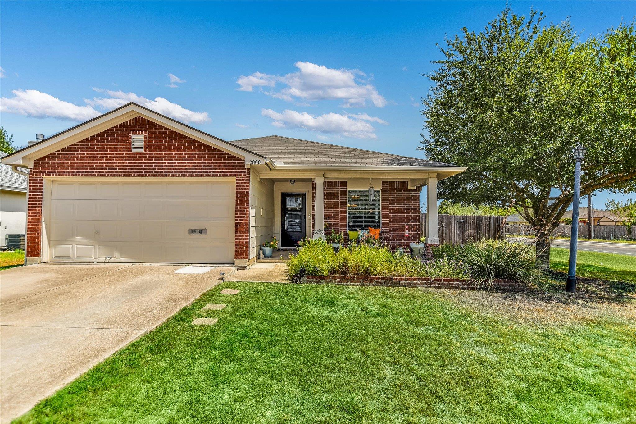 Listing photo 1 of 2800  Tyler Ln