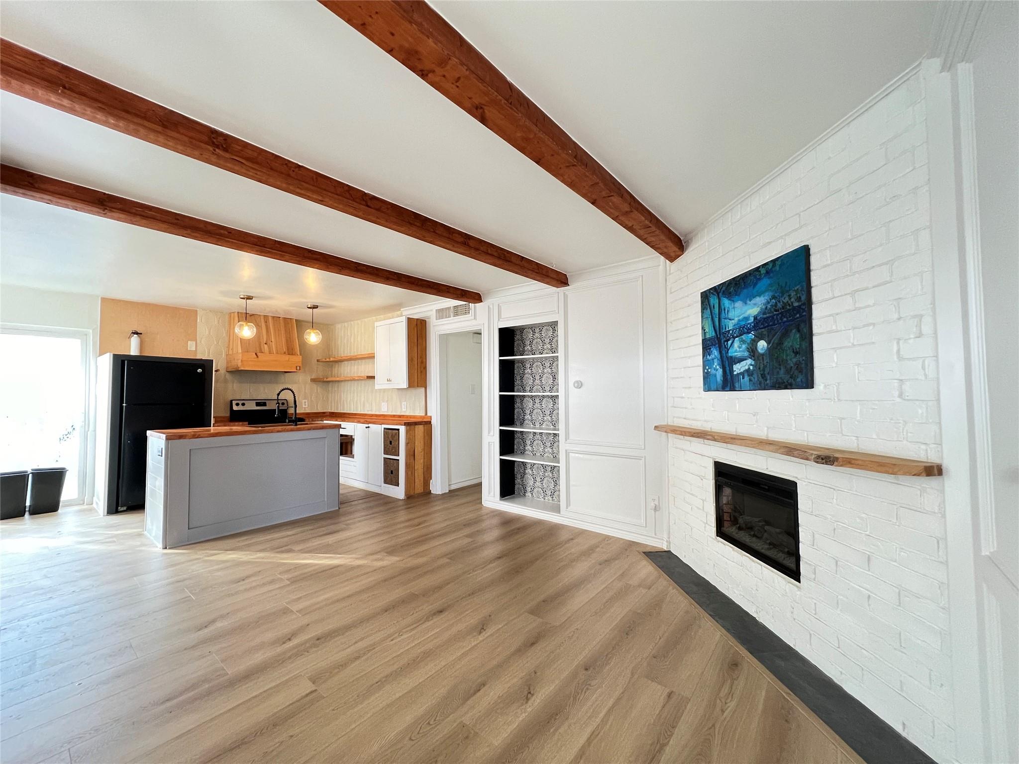 Listing photo 1 of 3310  Hycreek Dr