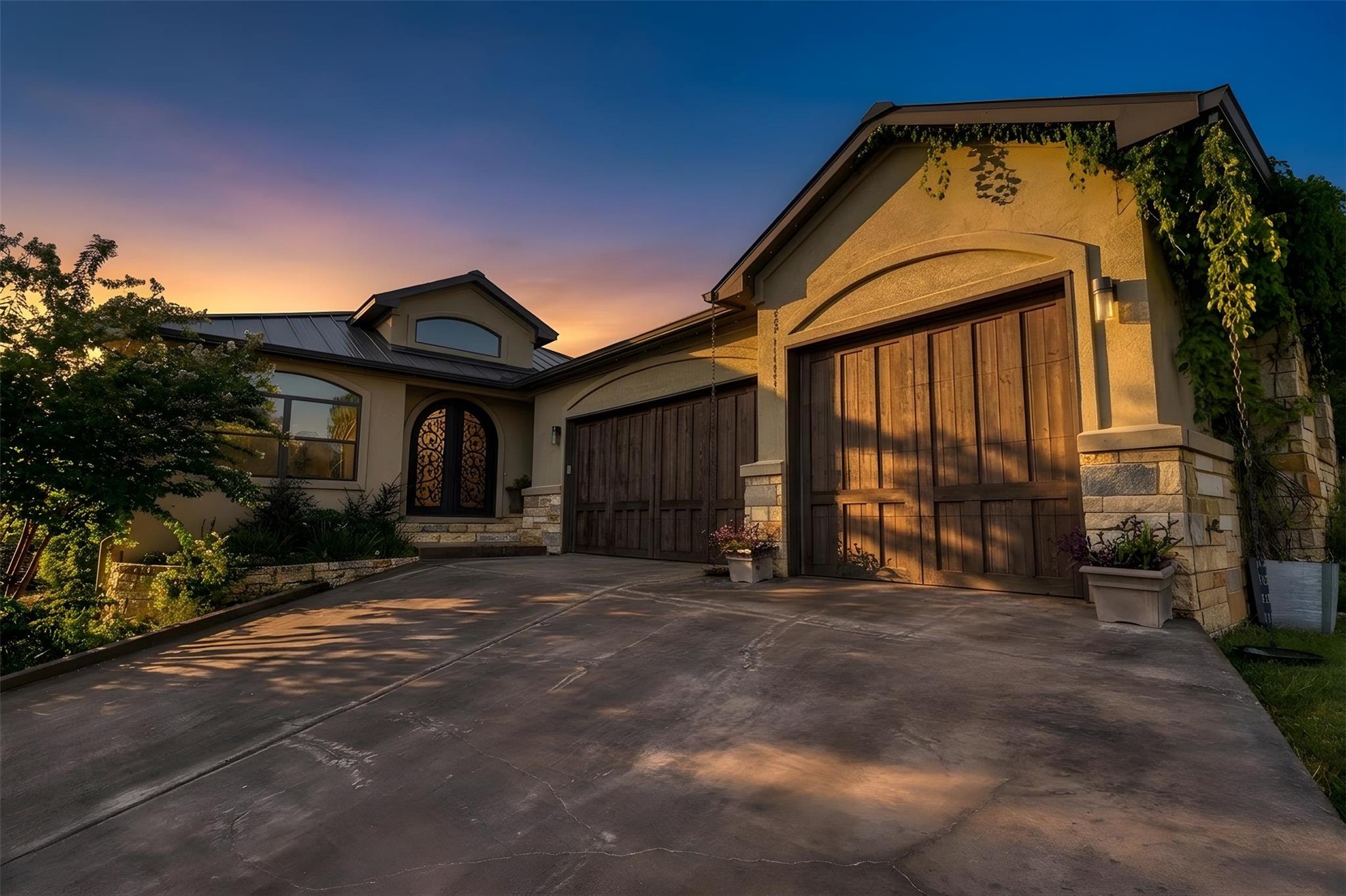 Listing photo 1 of 1504  Desert Sun None