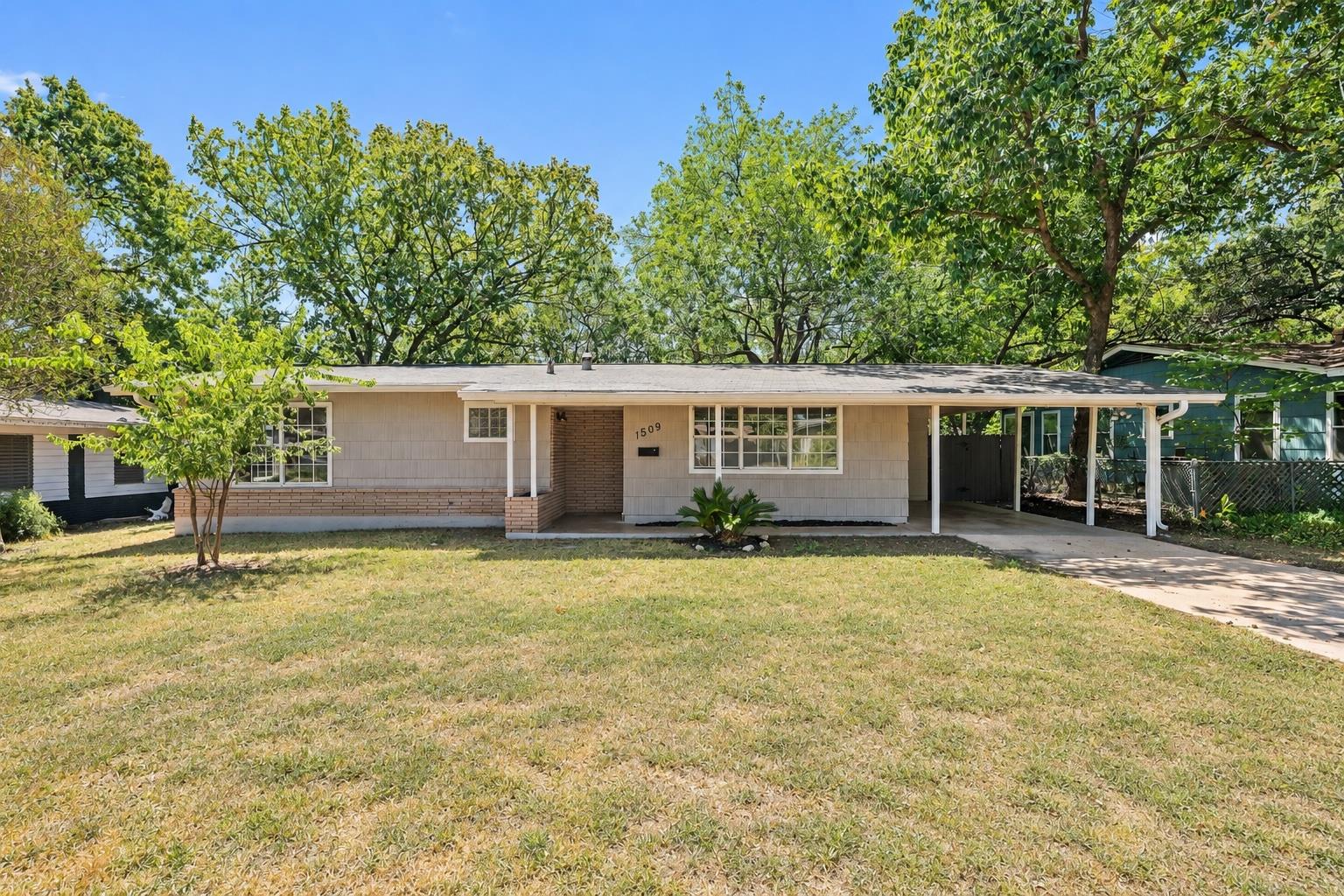 Ảnh nhà đang rao bán 1 của 1509  Ridgemont Dr