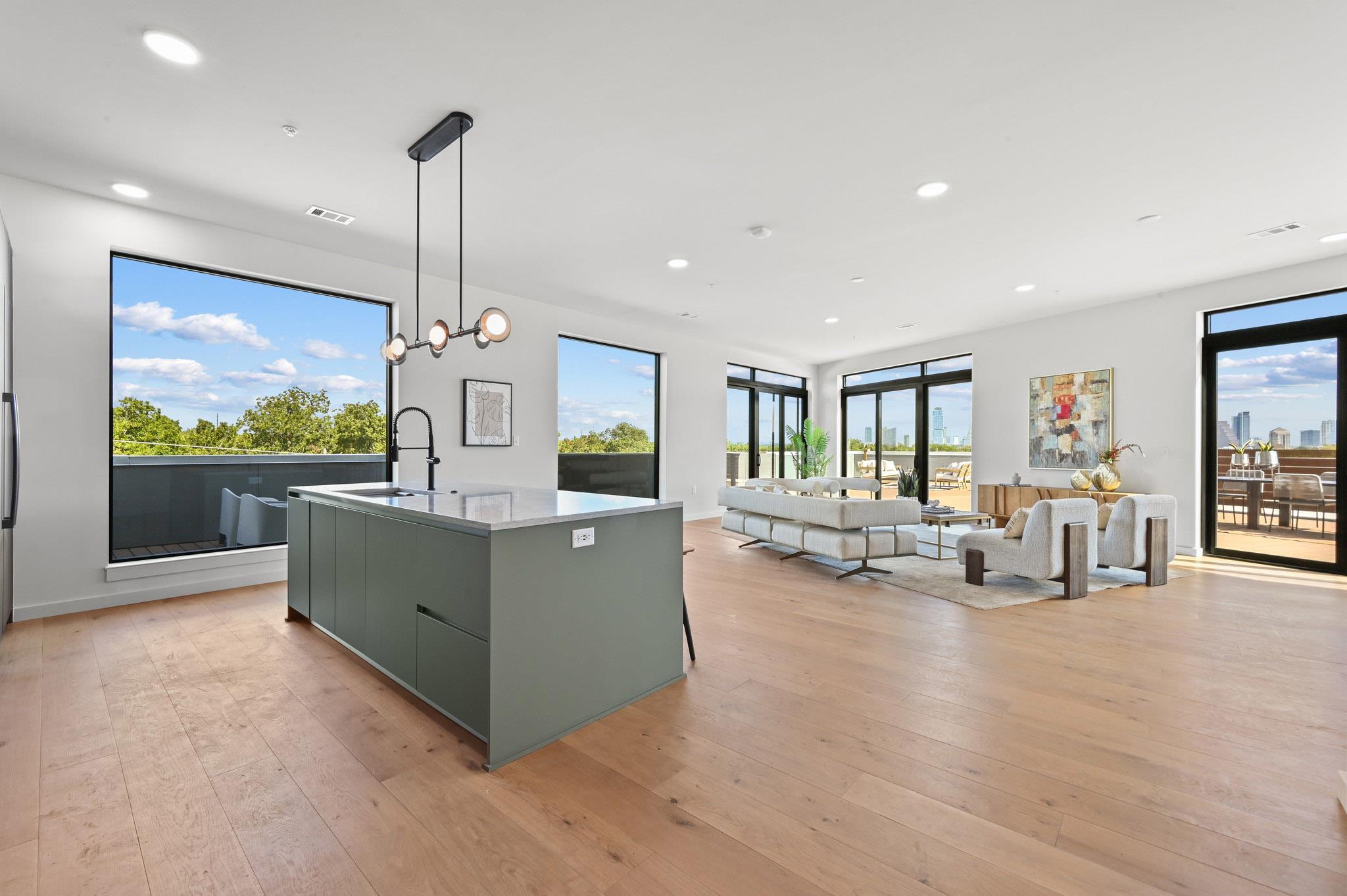 Listing photo 1 of 2209 S 1st St  #401